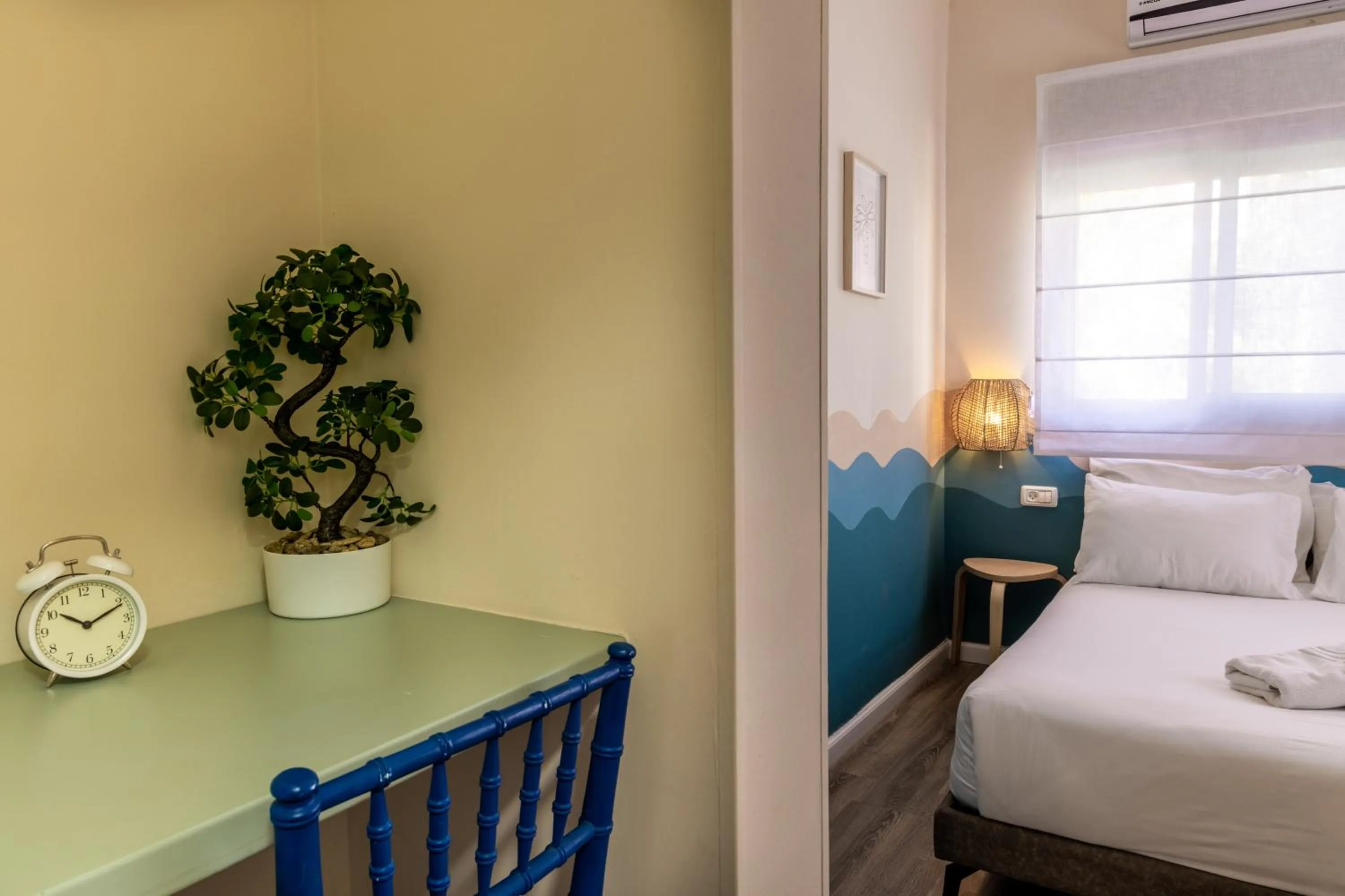 Photo of the whole room, Bed in Domus Bat Galim Hotel