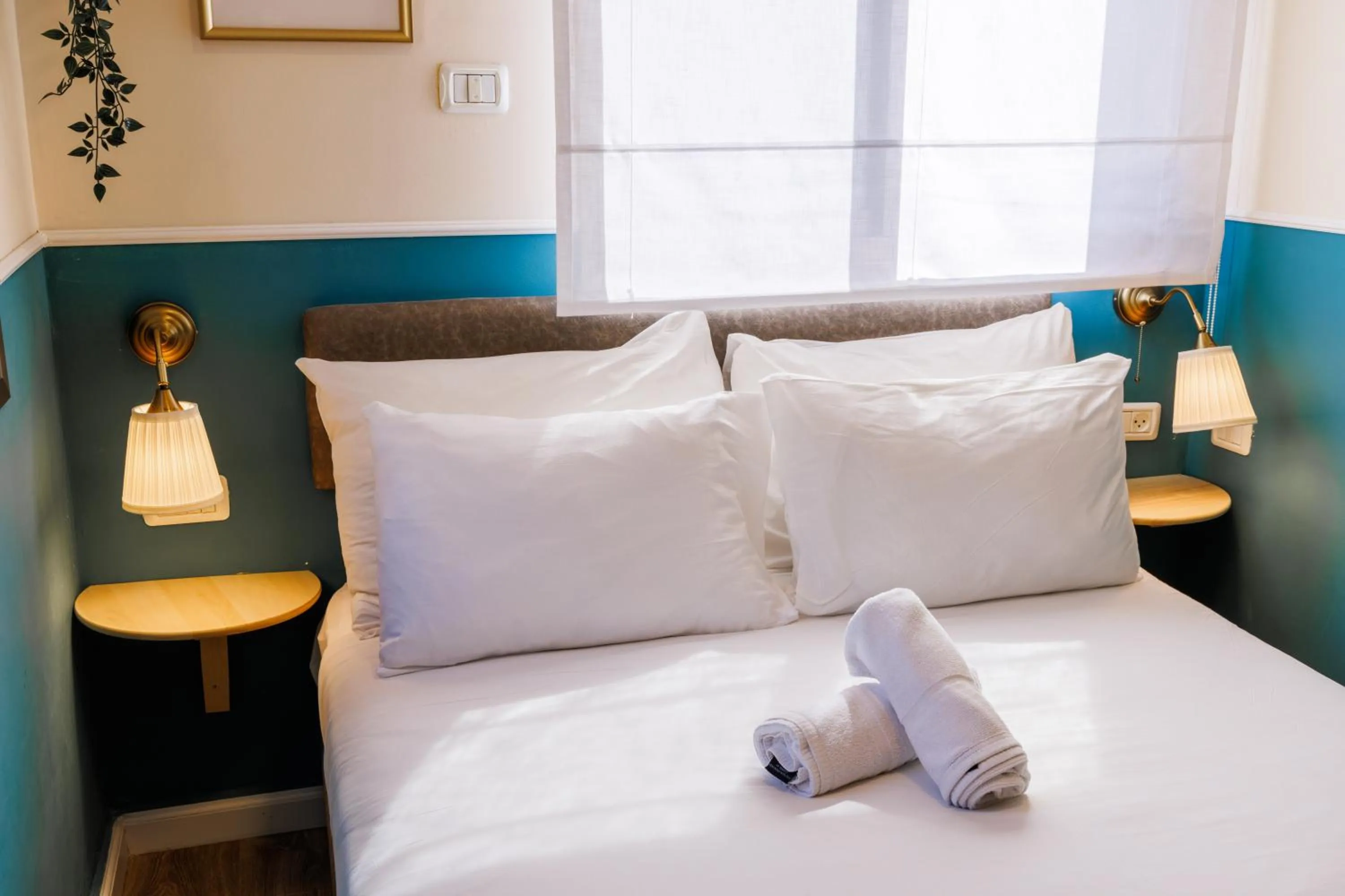 Bedroom, Bed in Domus Bat Galim Hotel