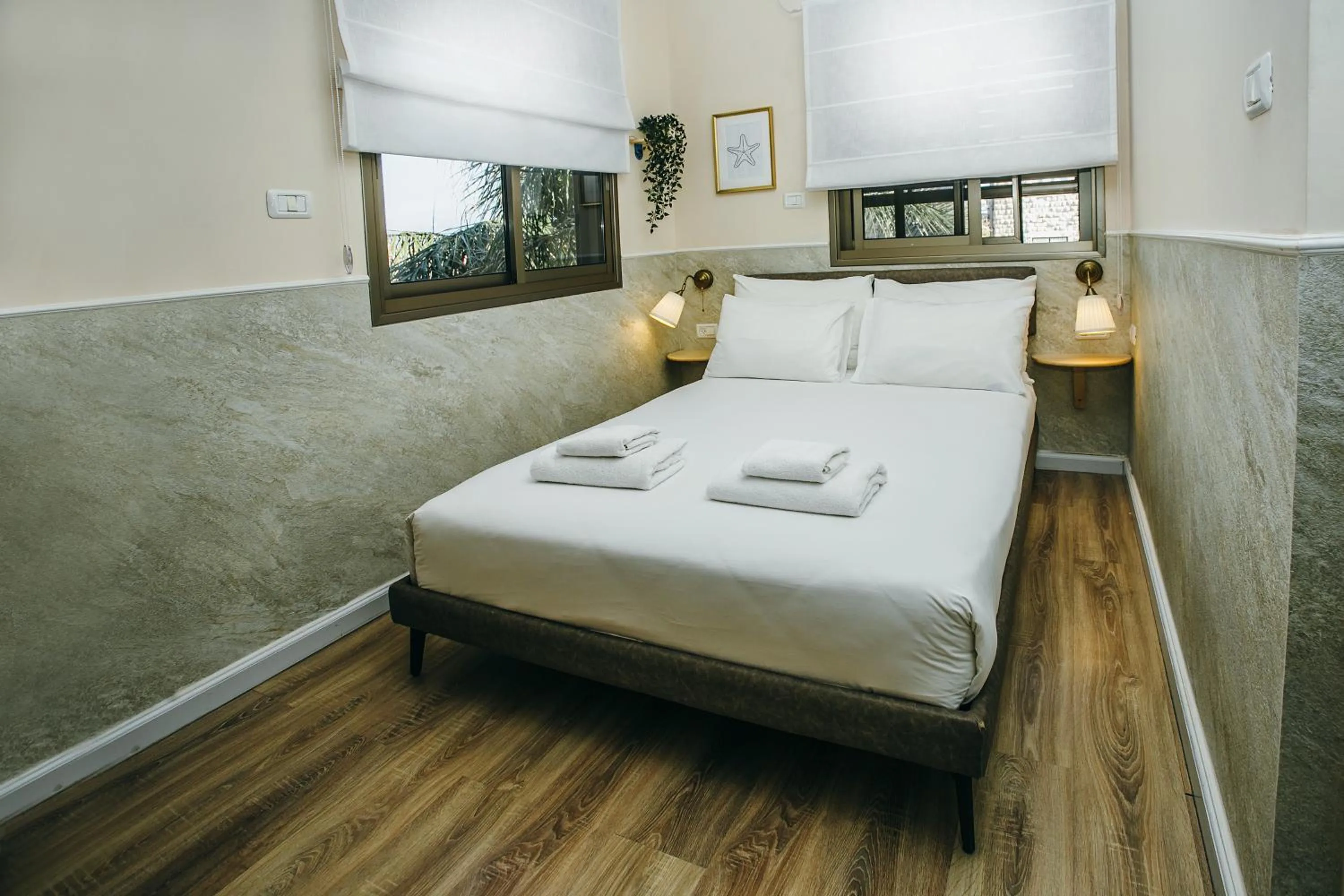 Bedroom, Bed in Domus Bat Galim Hotel