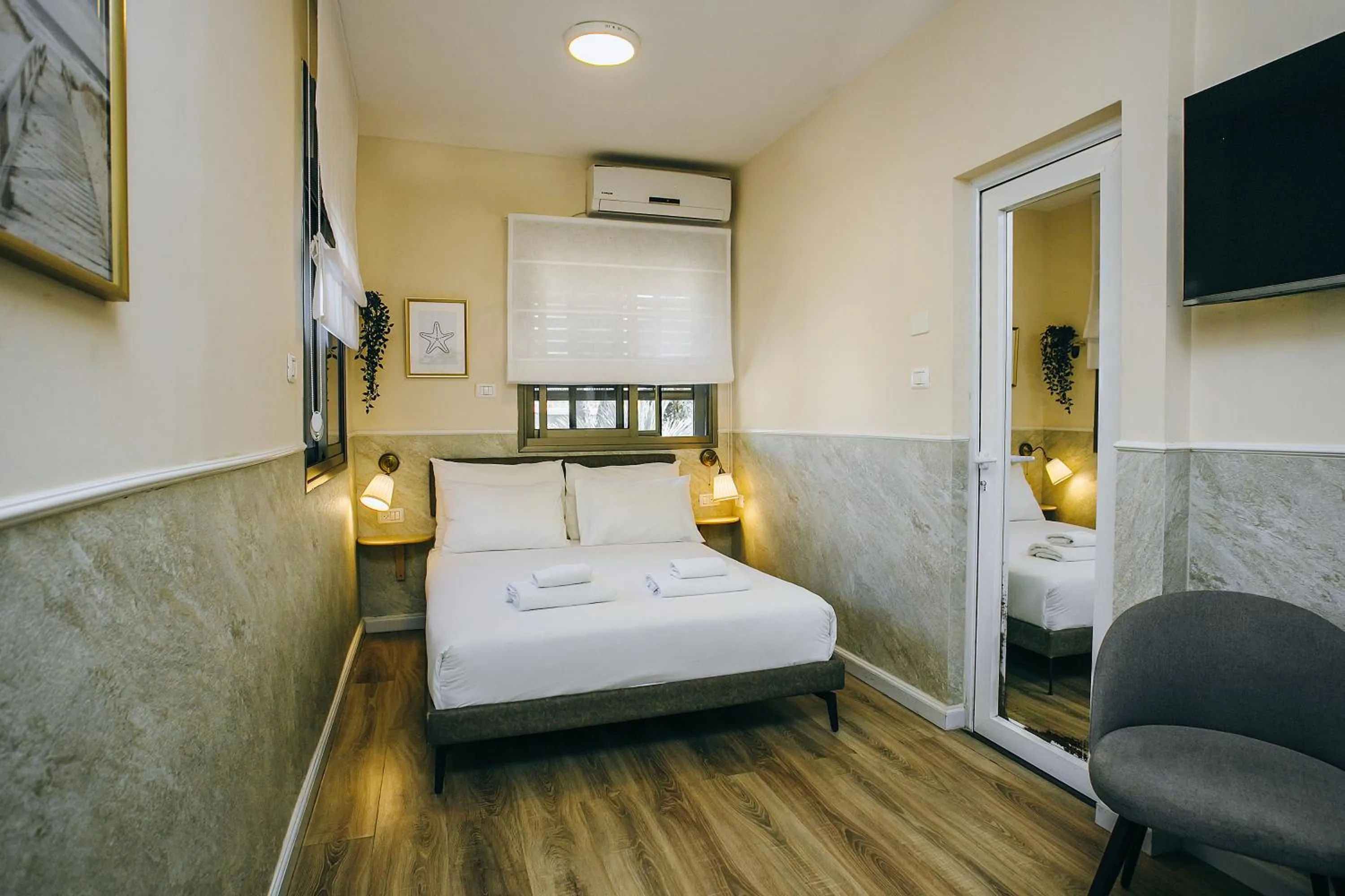 TV and multimedia, Bed in Domus Bat Galim Hotel