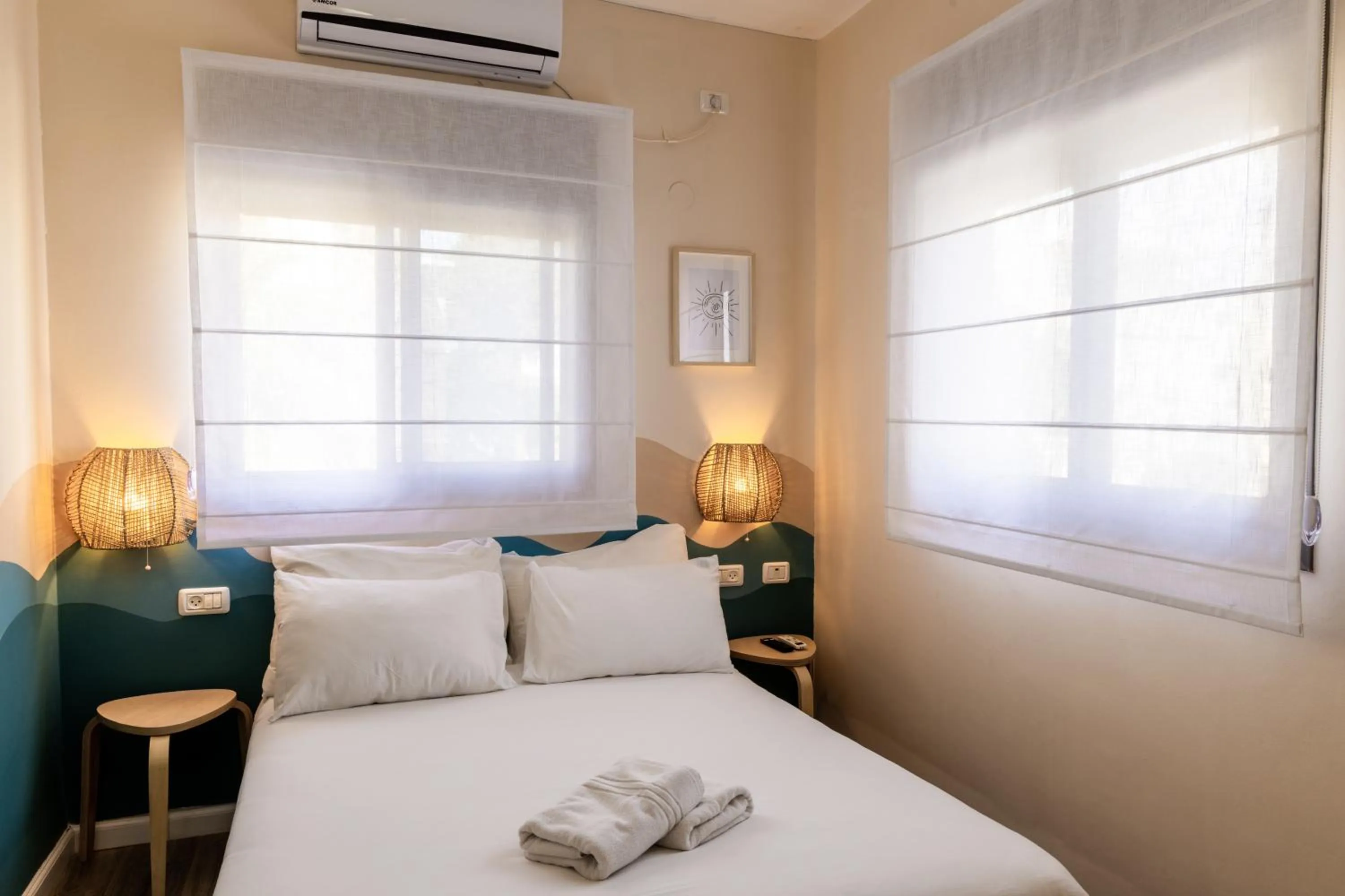 Photo of the whole room, Bed in Domus Bat Galim Hotel