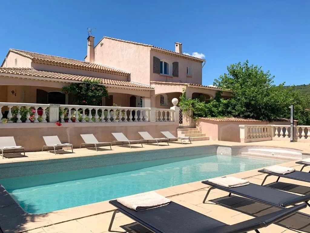 LA VILLA DES AMES LIEES