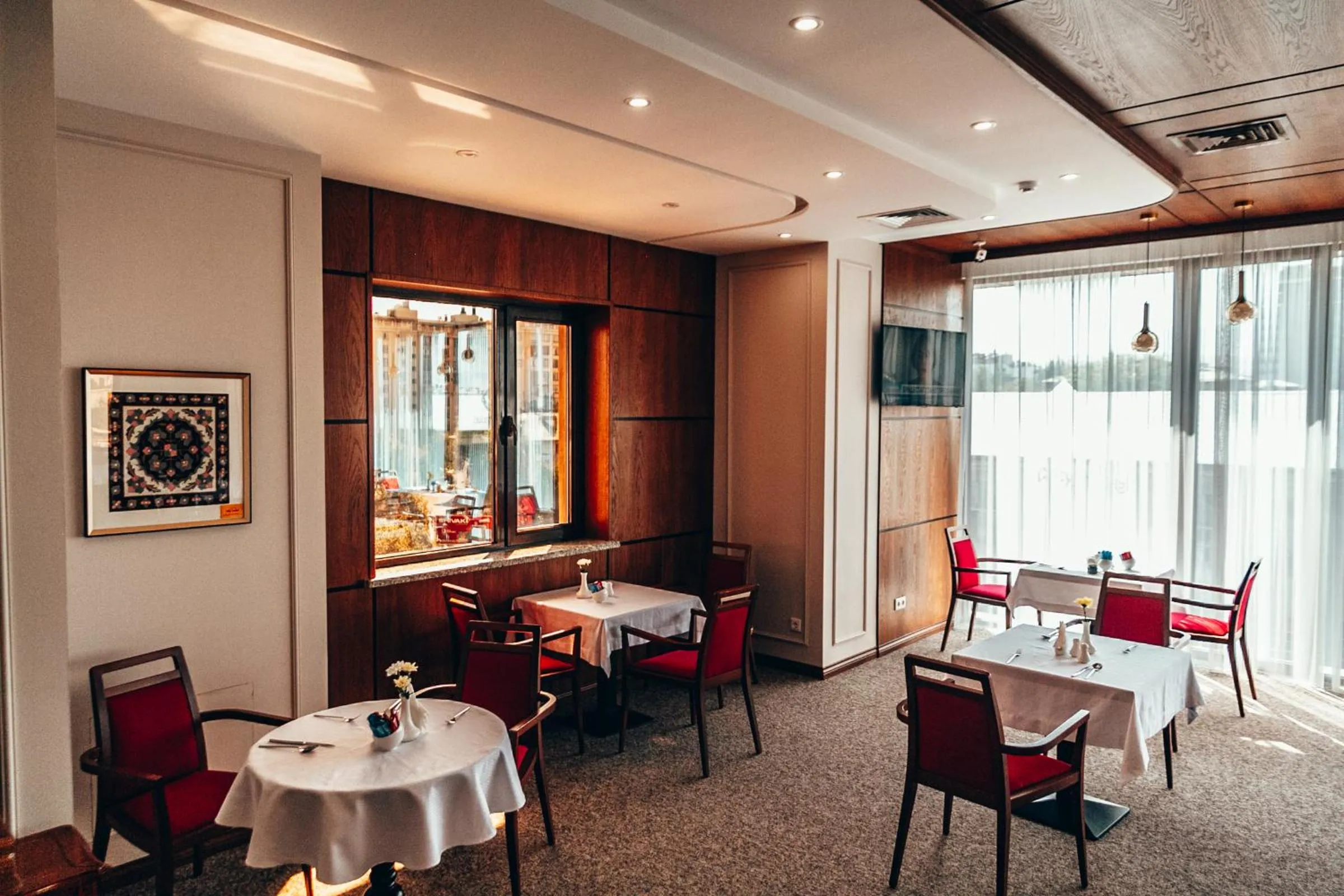 Restaurant/places to eat in City Hotel Bishkek