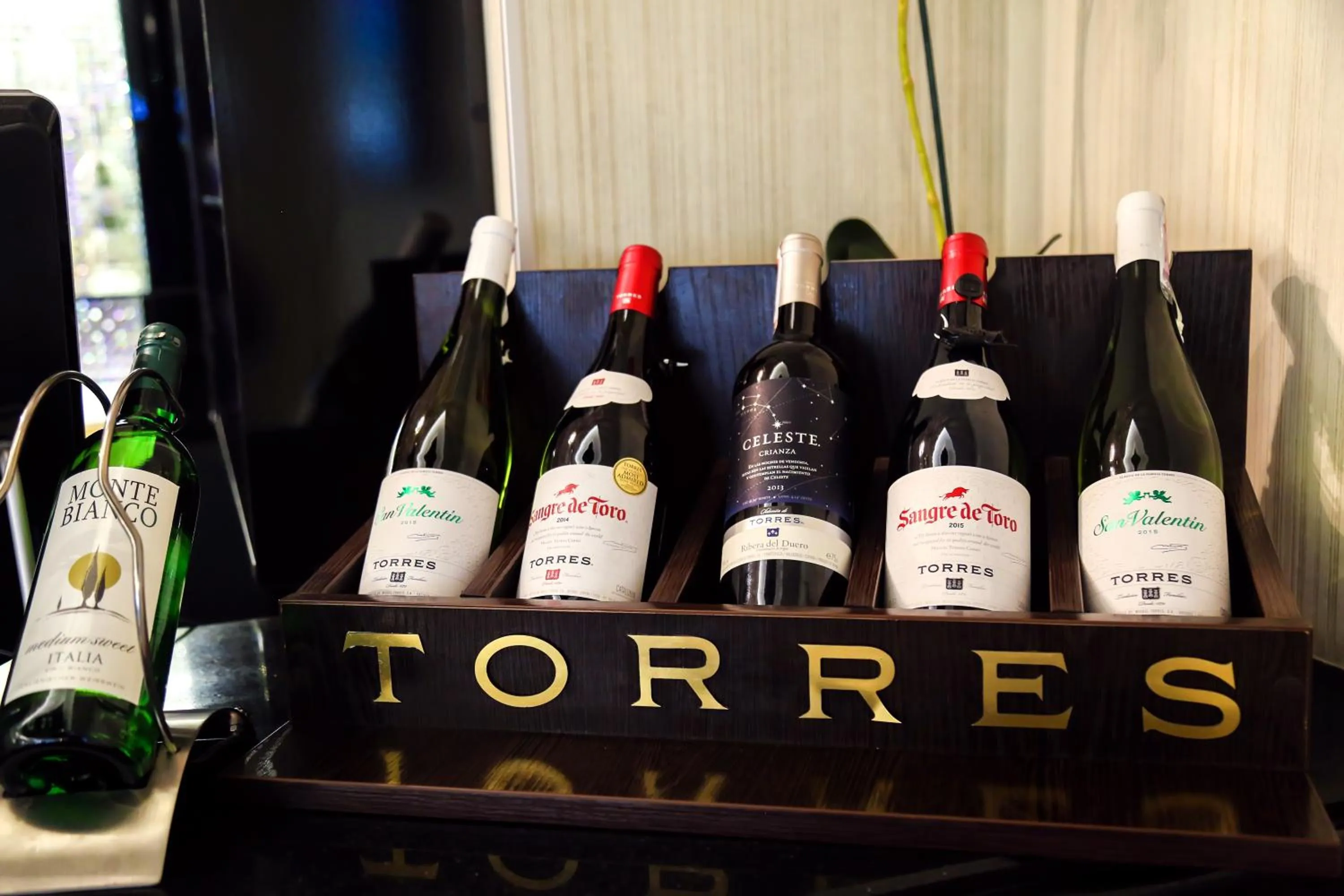 Lounge or bar in City Hotel Bishkek