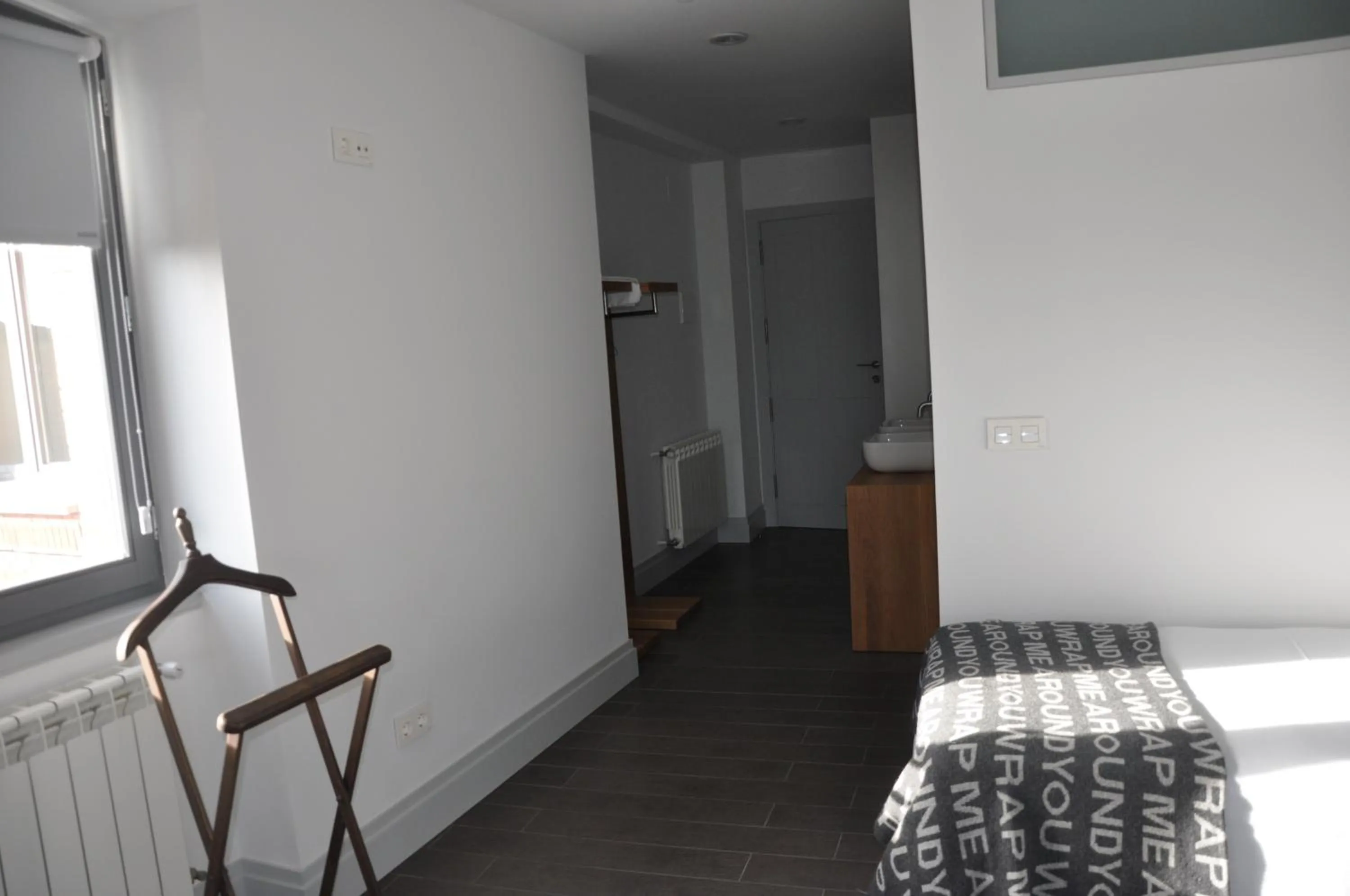 Photo of the whole room in Emebed Posada