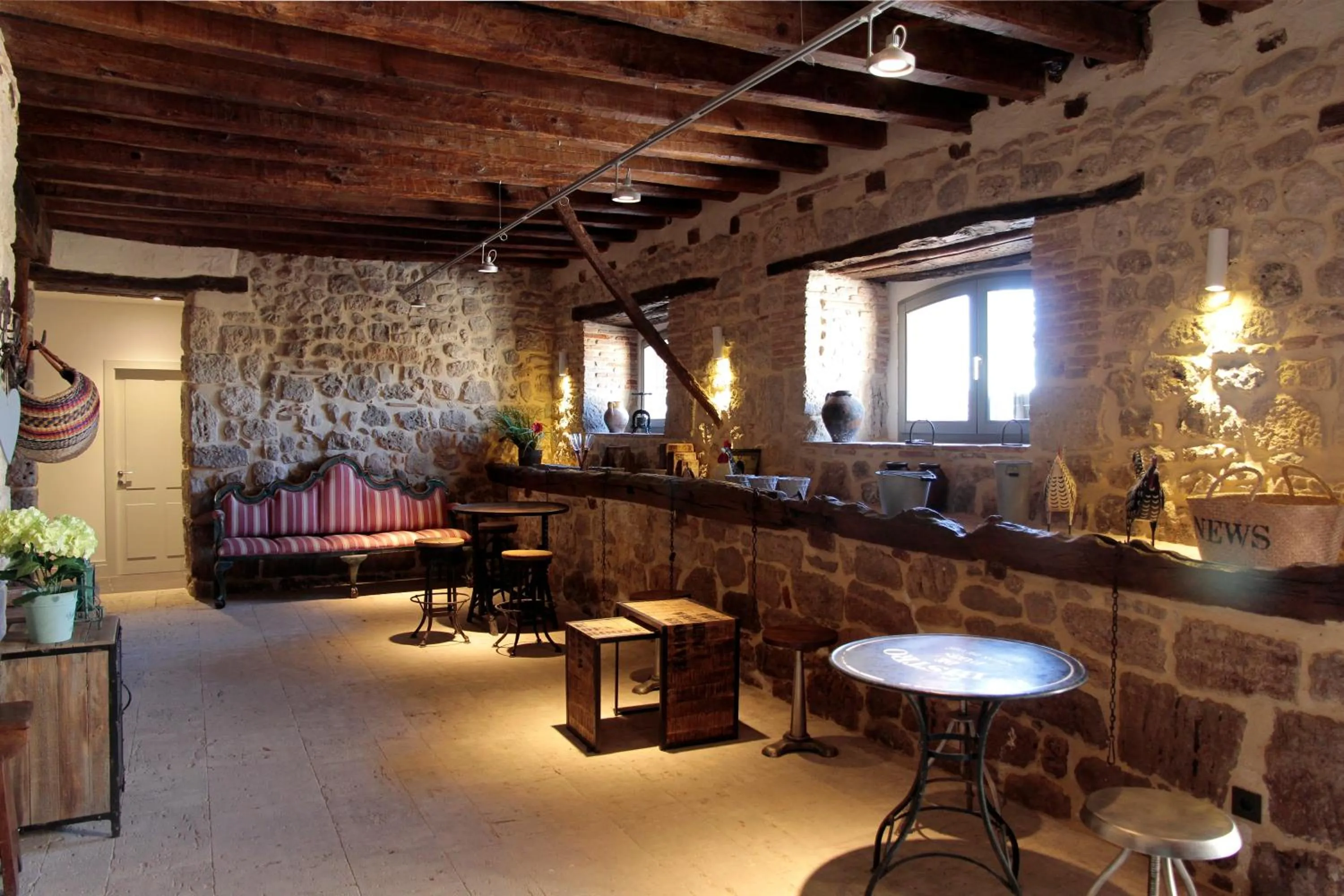 Lounge or bar in Emebed Posada