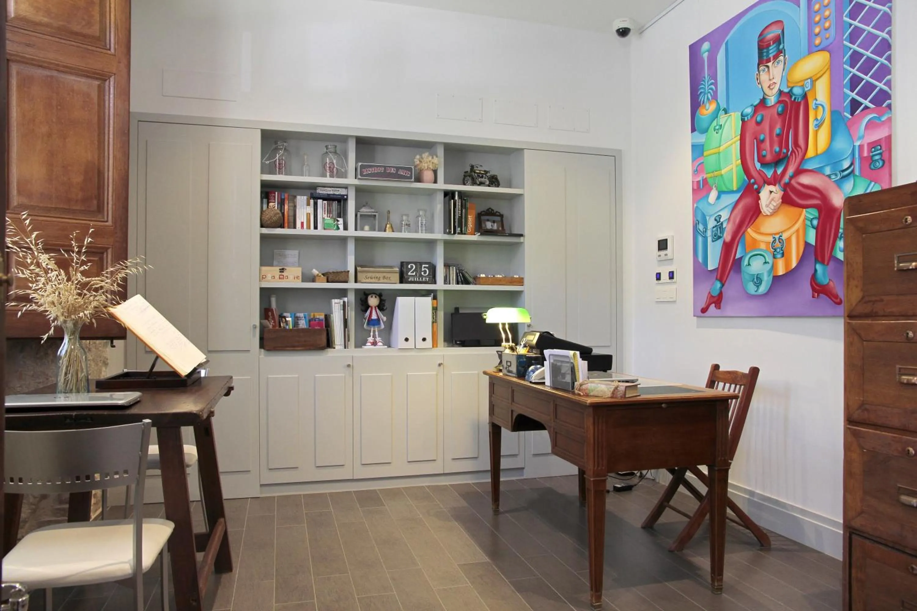 Library in Emebed Posada