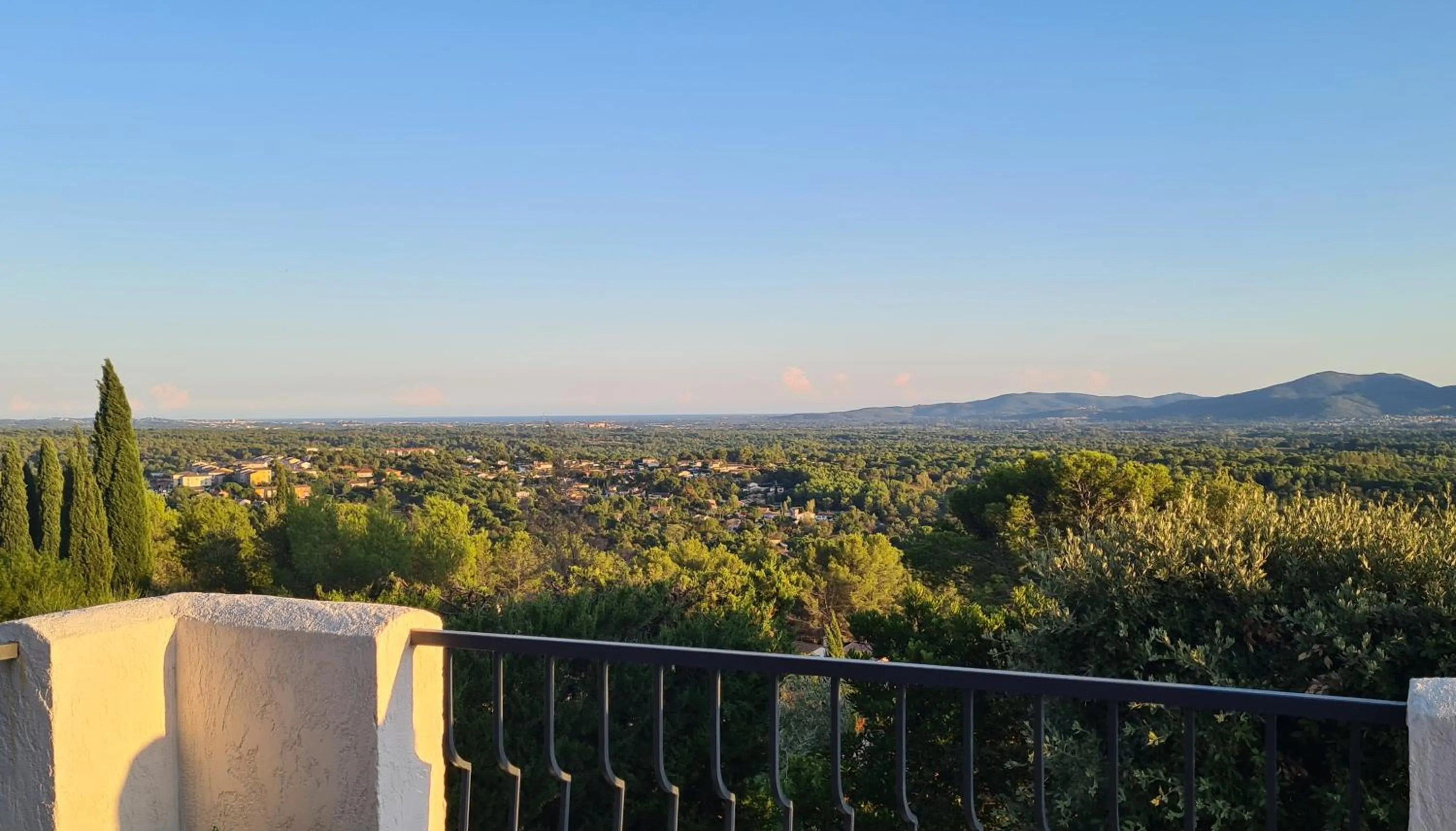 Sea view in Corniche du Paradis