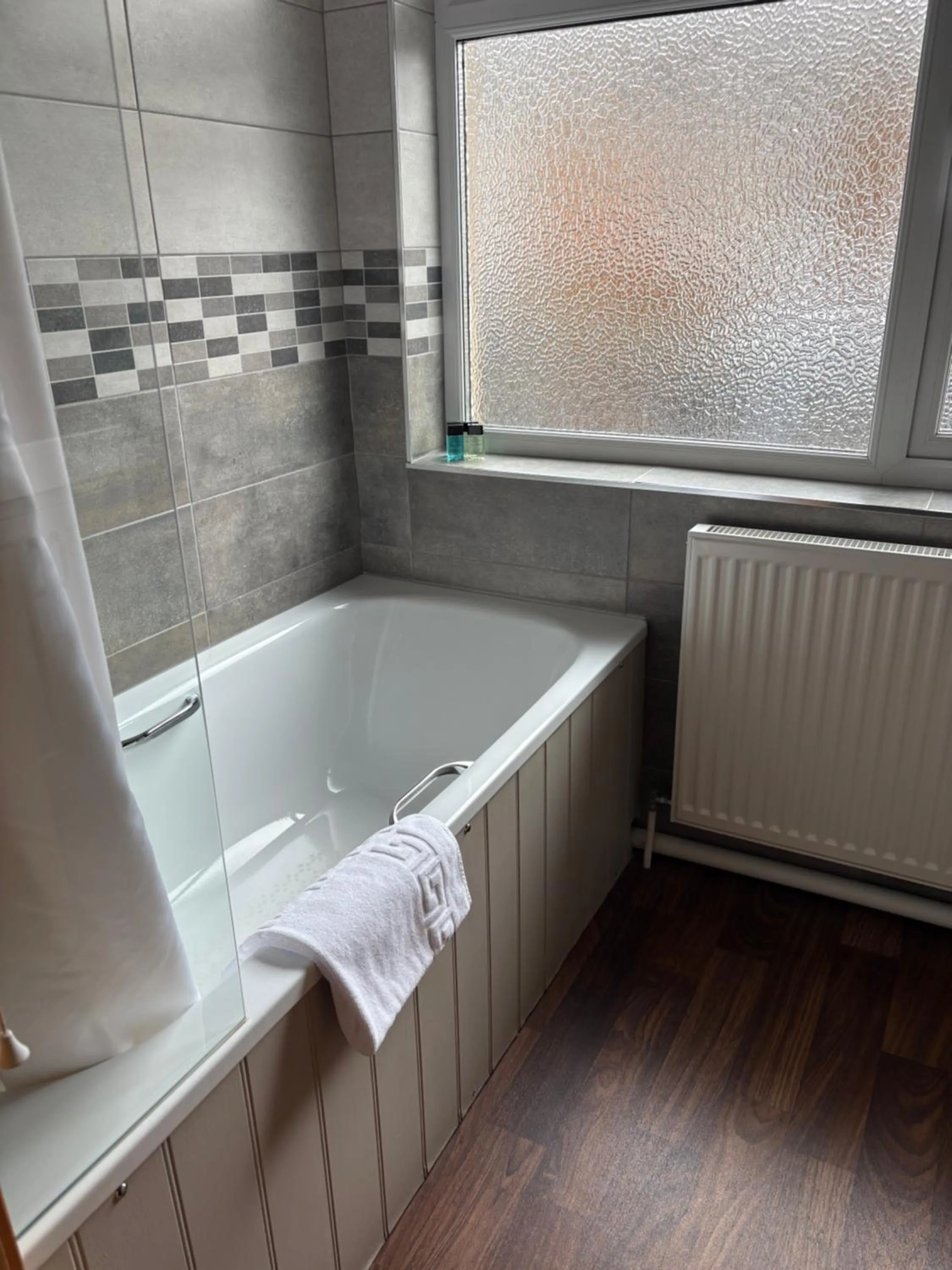 Bathroom in St. Davids Cross Hotel