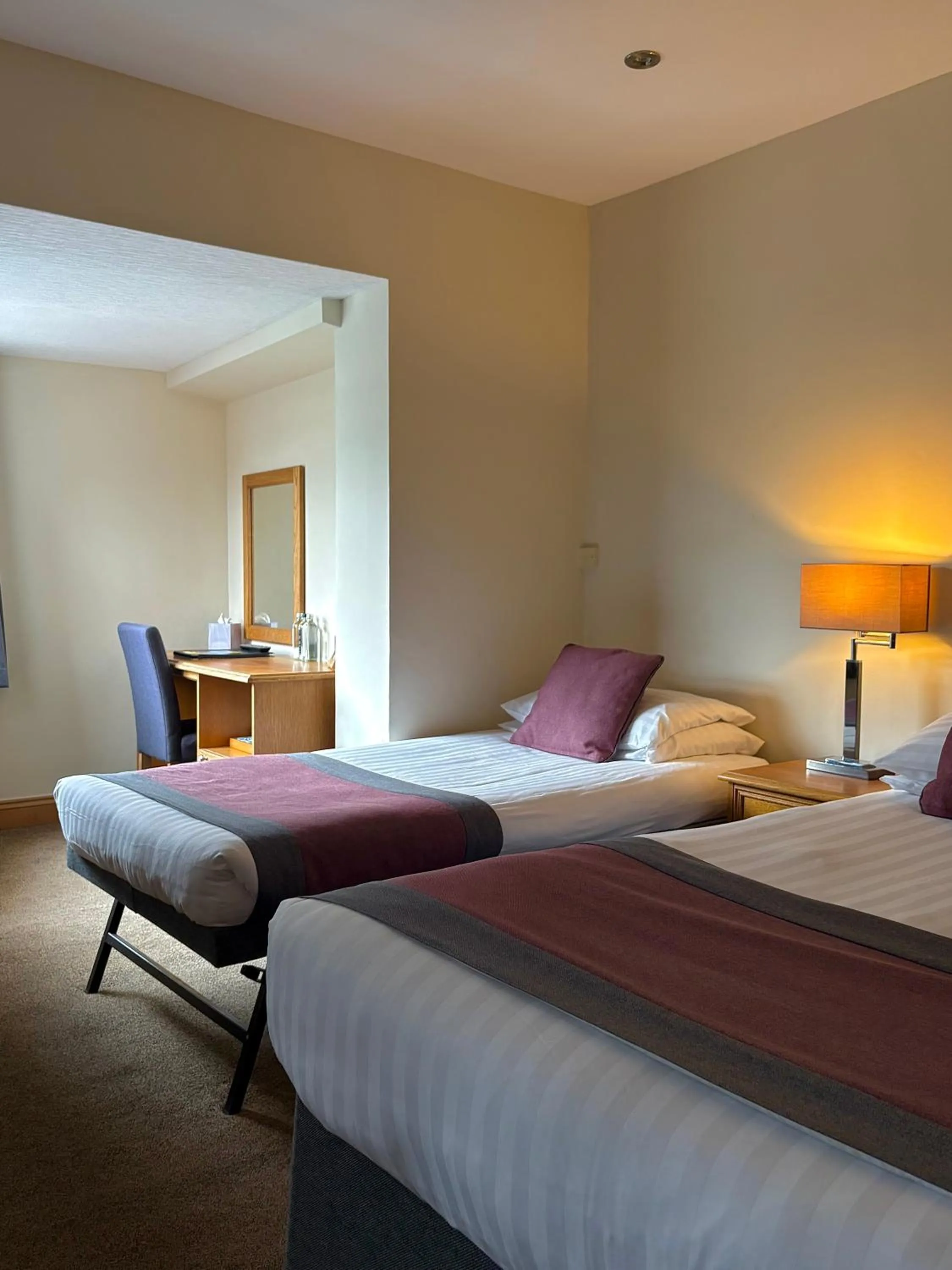 Bedroom, Bed in St. Davids Cross Hotel