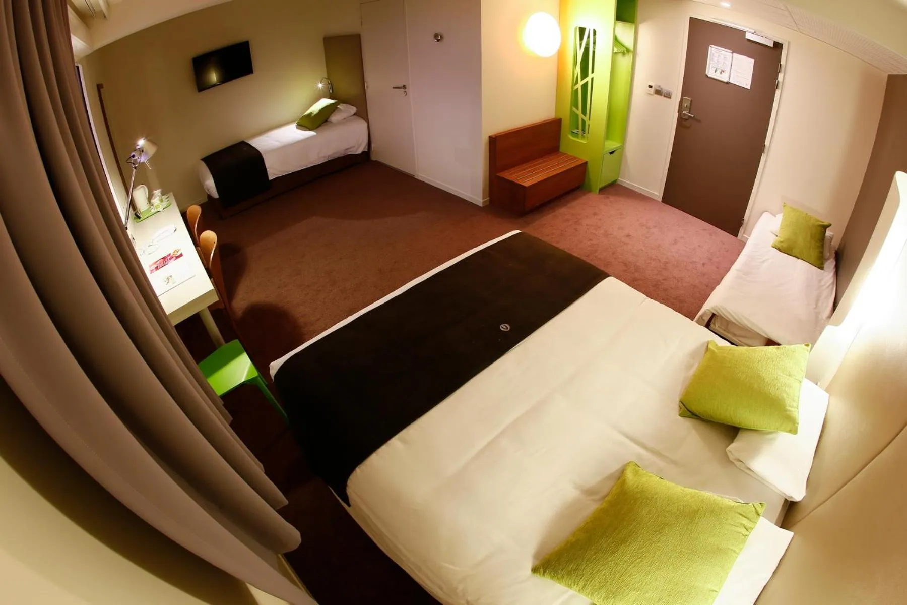 Photo of the whole room, Bed in Campanile Dijon Congrès Clemenceau