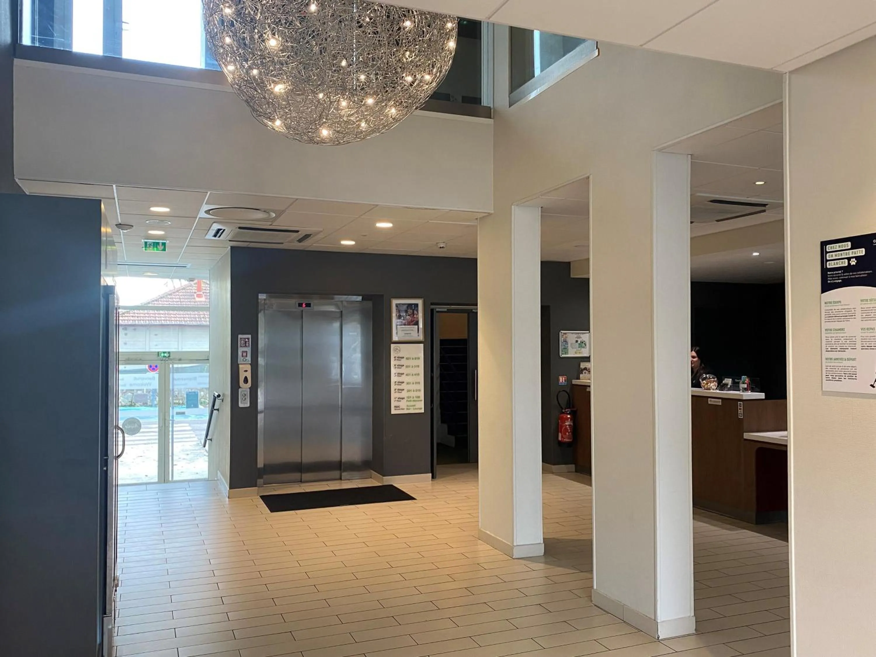 Lobby or reception in Campanile Dijon Congrès Clemenceau