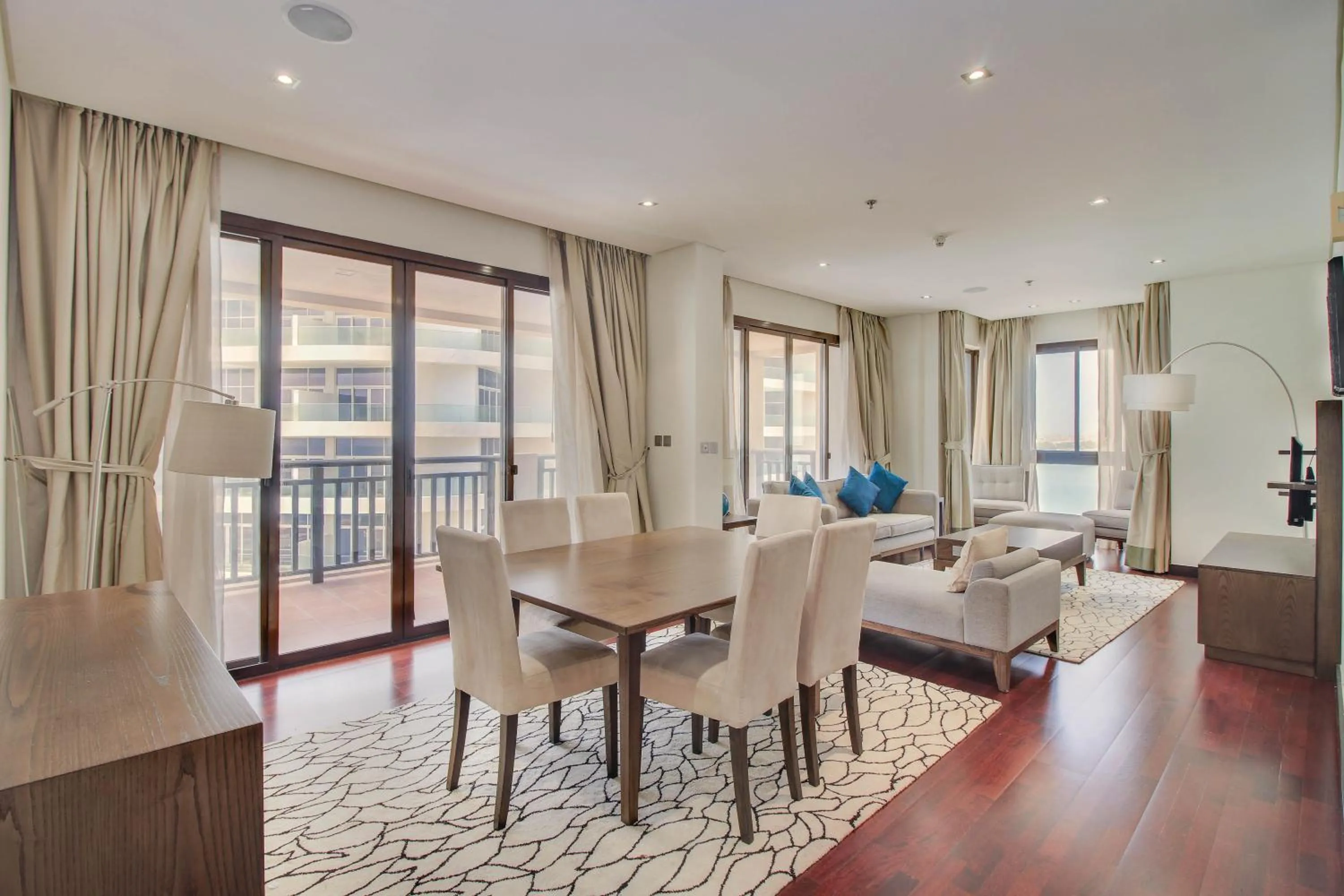 Luxe Getaways Royal Amwaj Palm Jumeirah Resort Apartment Holiday Home