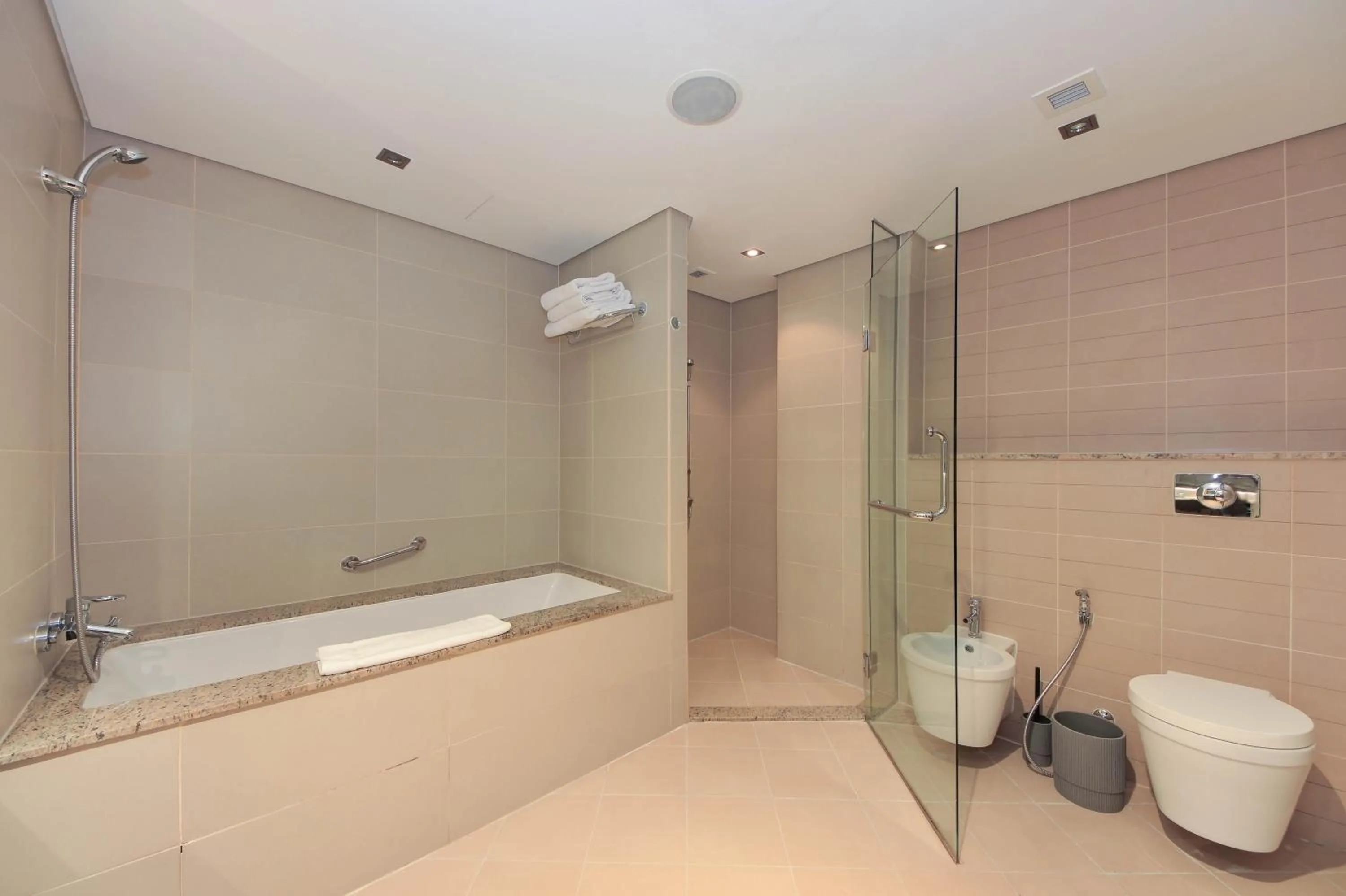 Luxe Getaways Royal Amwaj Palm Jumeirah Resort Apartment Holiday Home