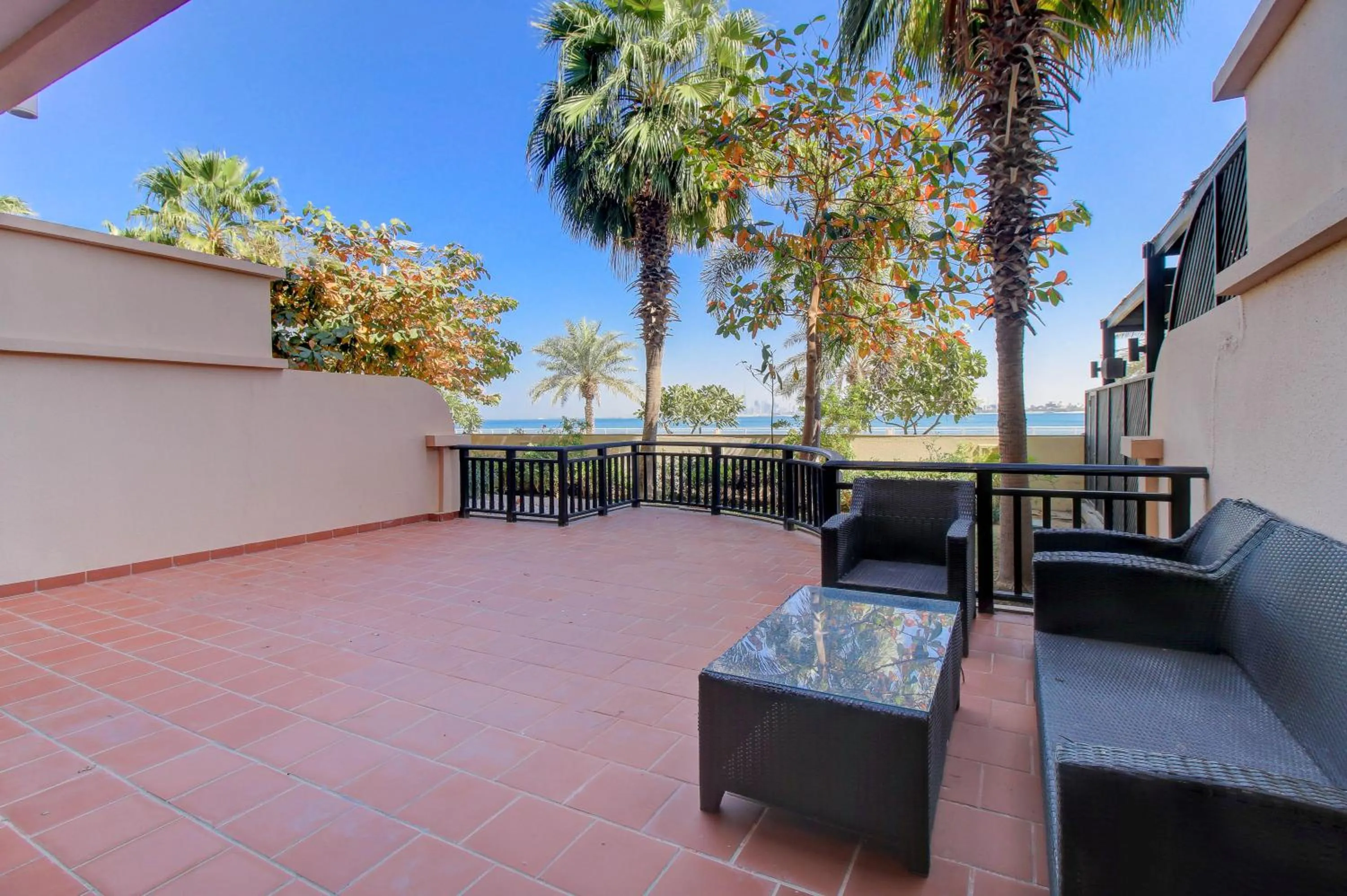 Luxe Getaways Royal Amwaj Palm Jumeirah Resort Apartment Holiday Home