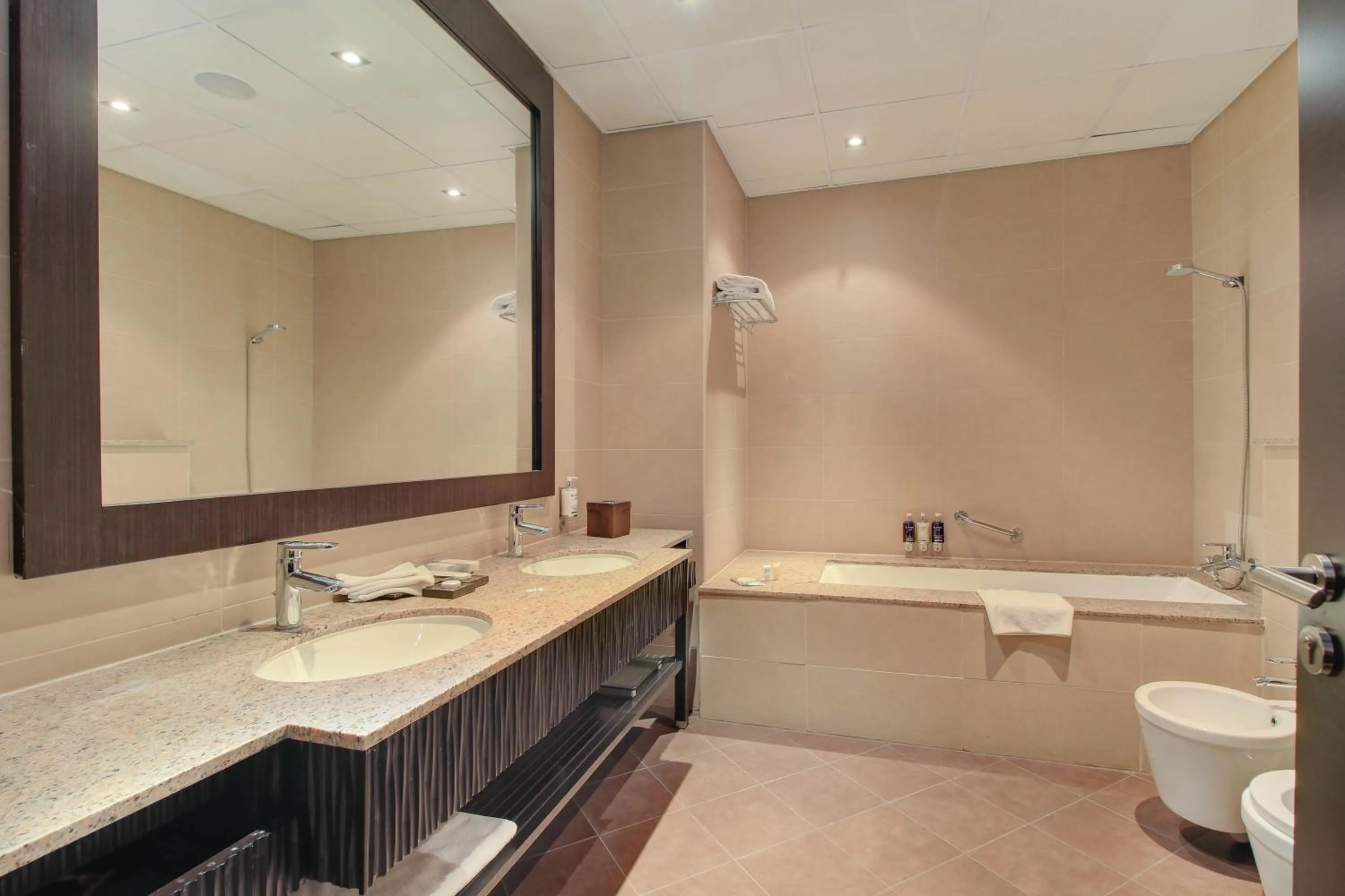 Luxe Getaways Royal Amwaj Palm Jumeirah Resort Apartment Holiday Home