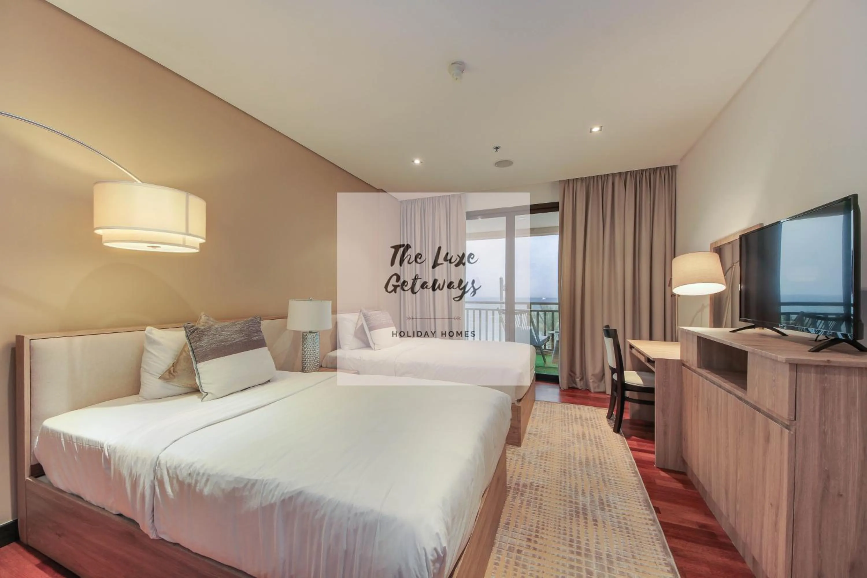 Bed in Luxe Getaways Royal Amwaj Palm Jumeirah Resort Apartment Holiday Home