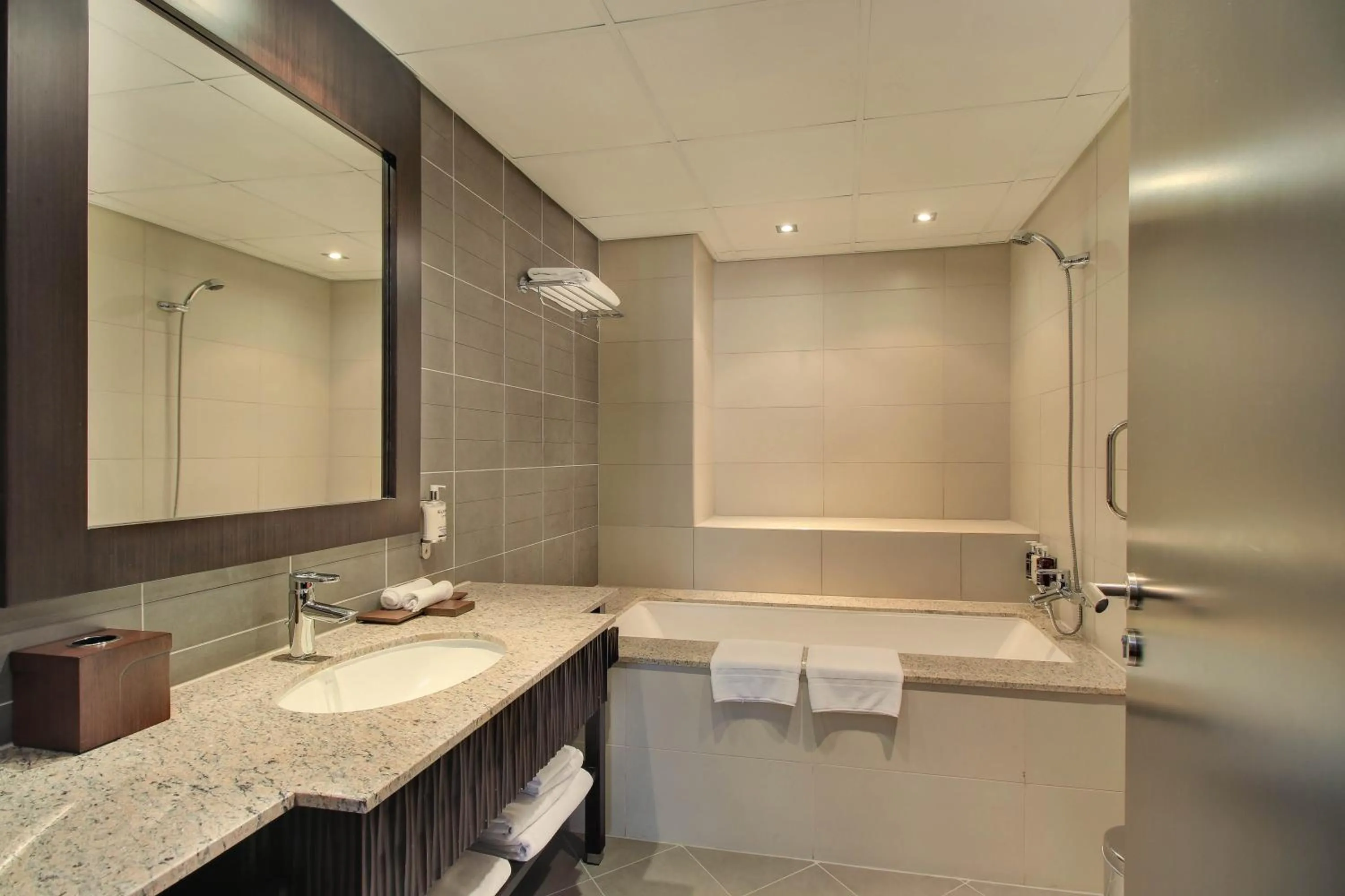 Luxe Getaways Royal Amwaj Palm Jumeirah Resort Apartment Holiday Home