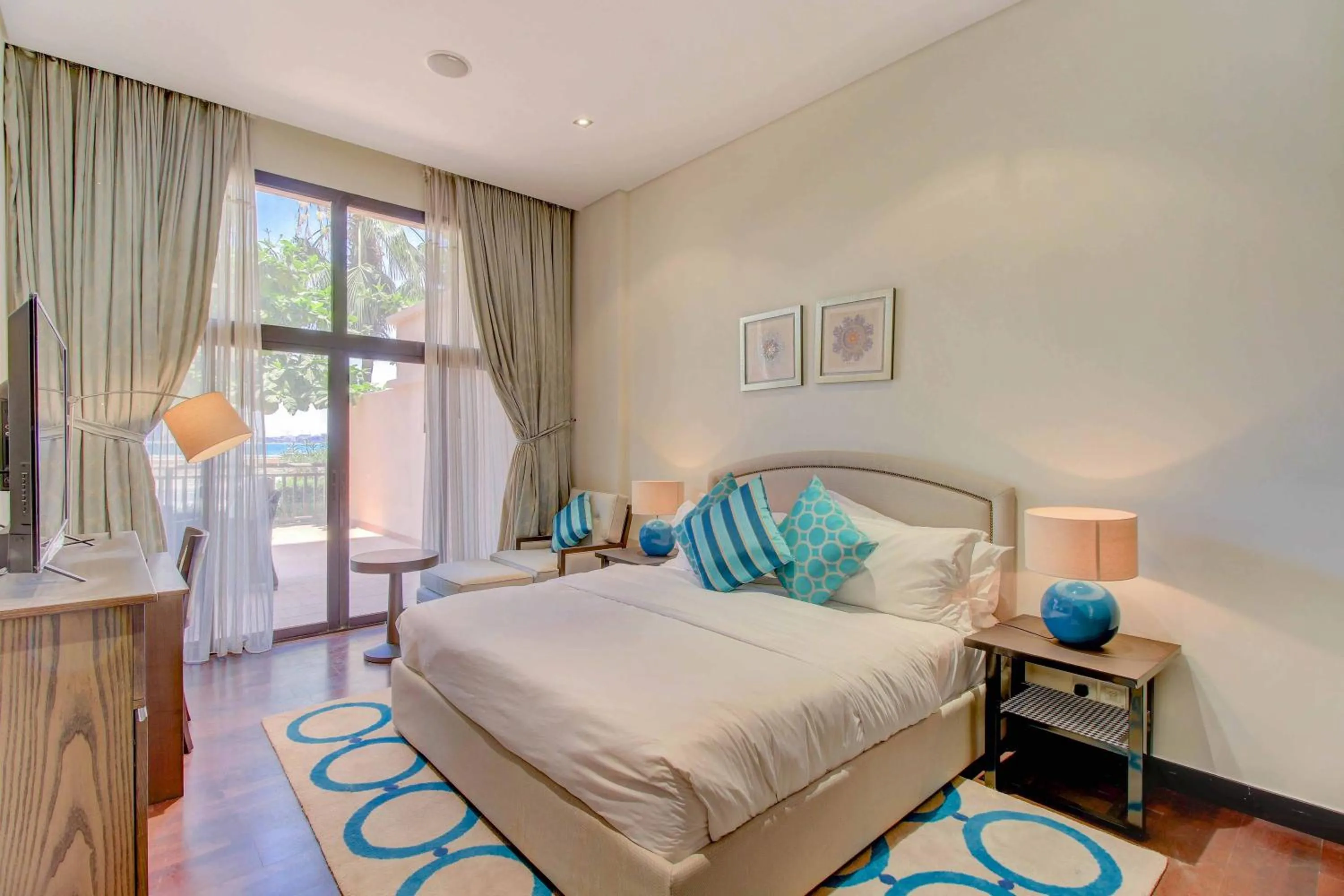 Bed in Luxe Getaways Royal Amwaj Palm Jumeirah Resort Apartment Holiday Home