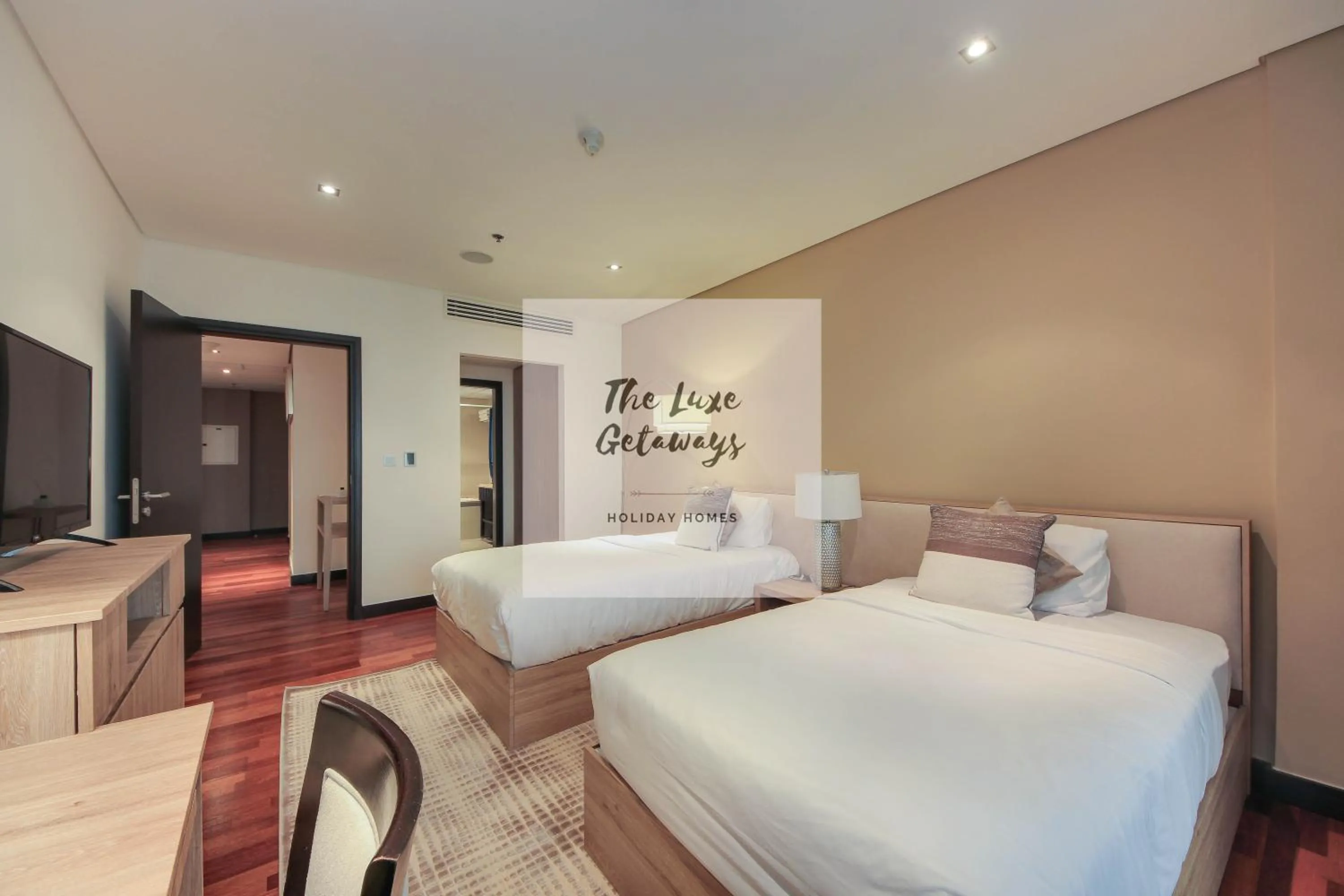 Bed in Luxe Getaways Royal Amwaj Palm Jumeirah Resort Apartment Holiday Home