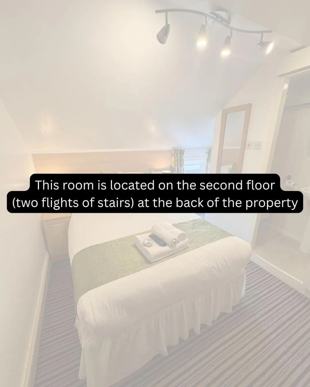 Bed in Delovely Hotel