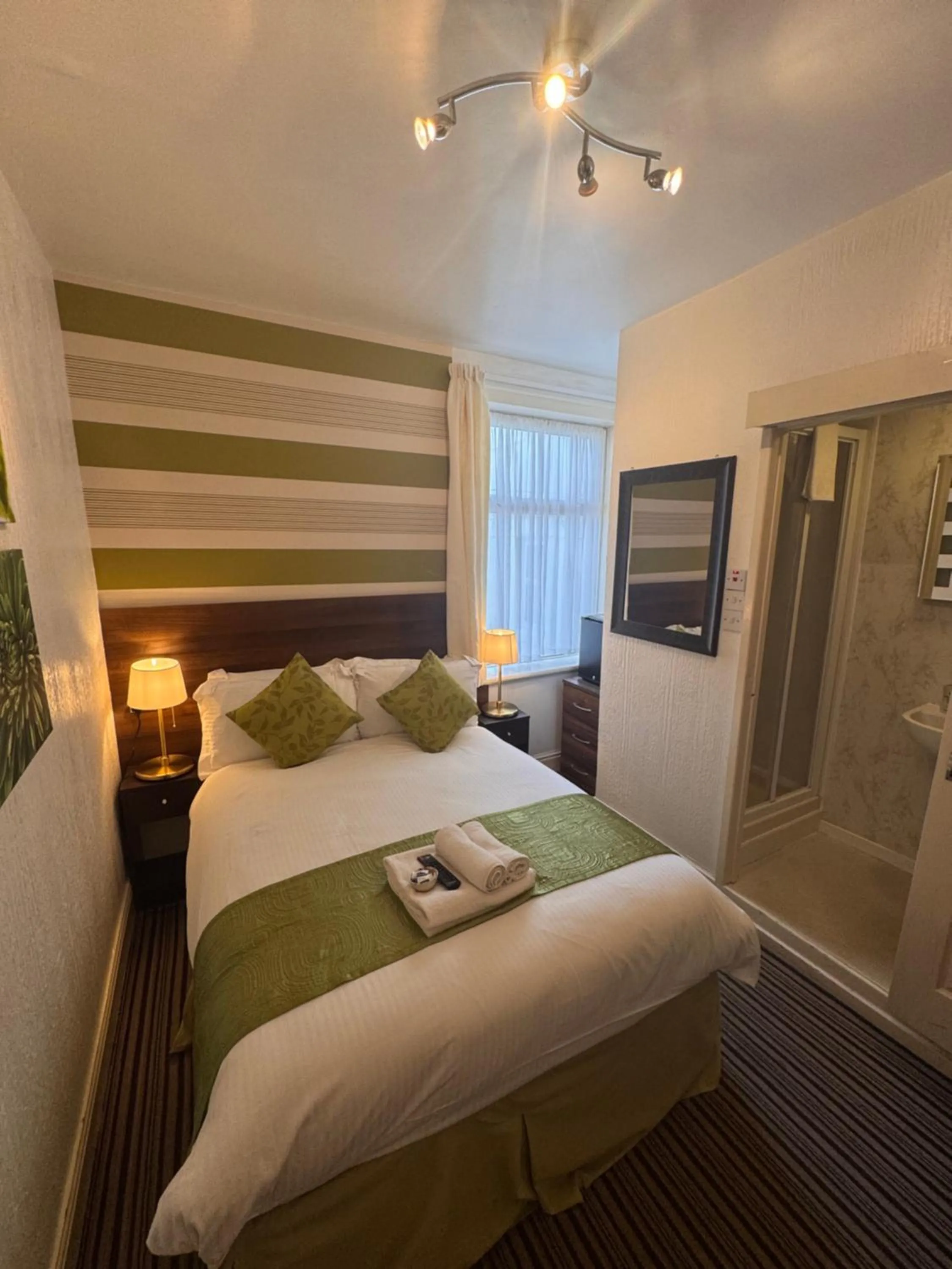 Bed in Delovely Hotel