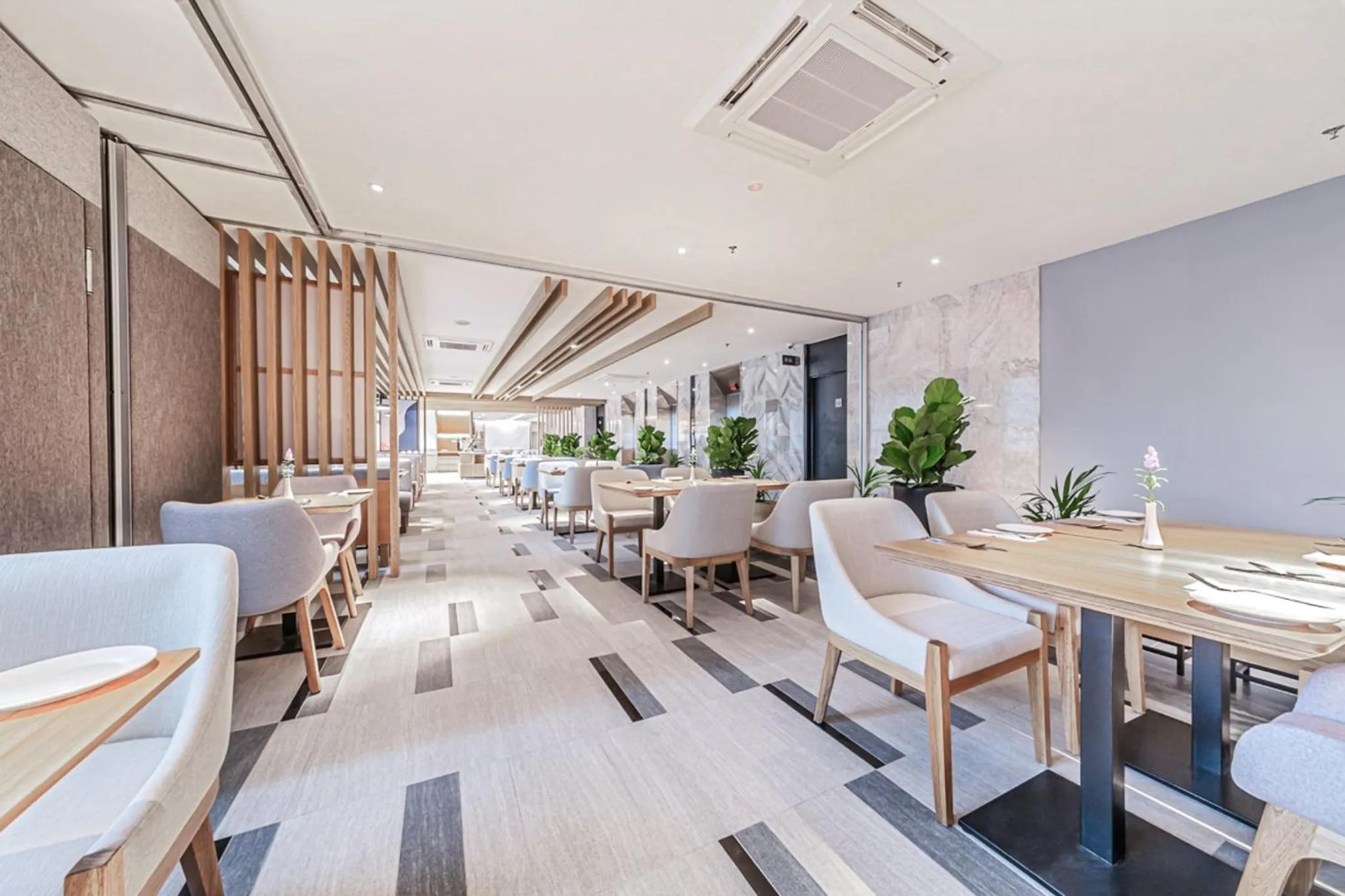 Restaurant/places to eat in Fives Hotel Johor Bahru City Centre