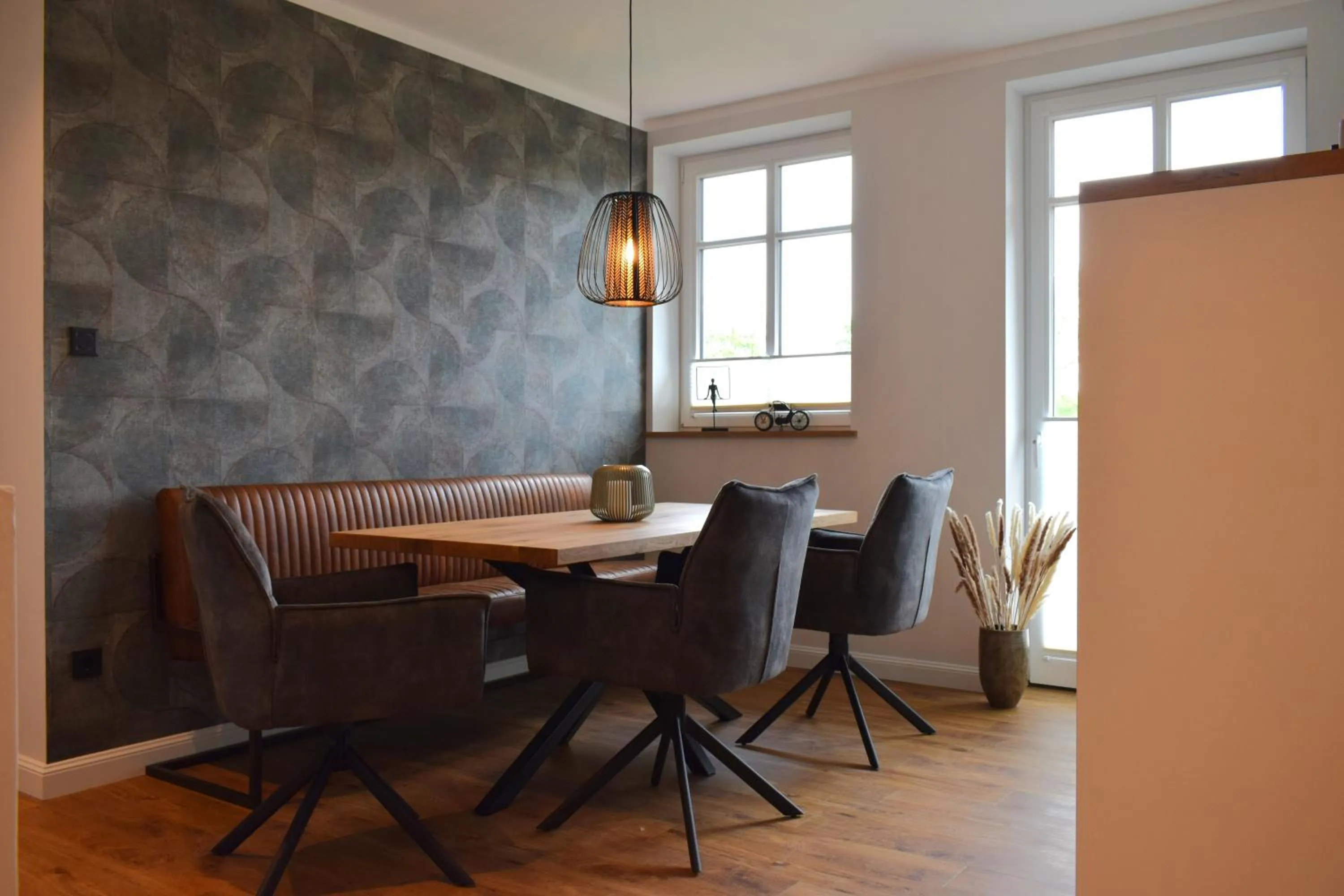 Seating area in DZ/EZ Lodberger Scheunencafe