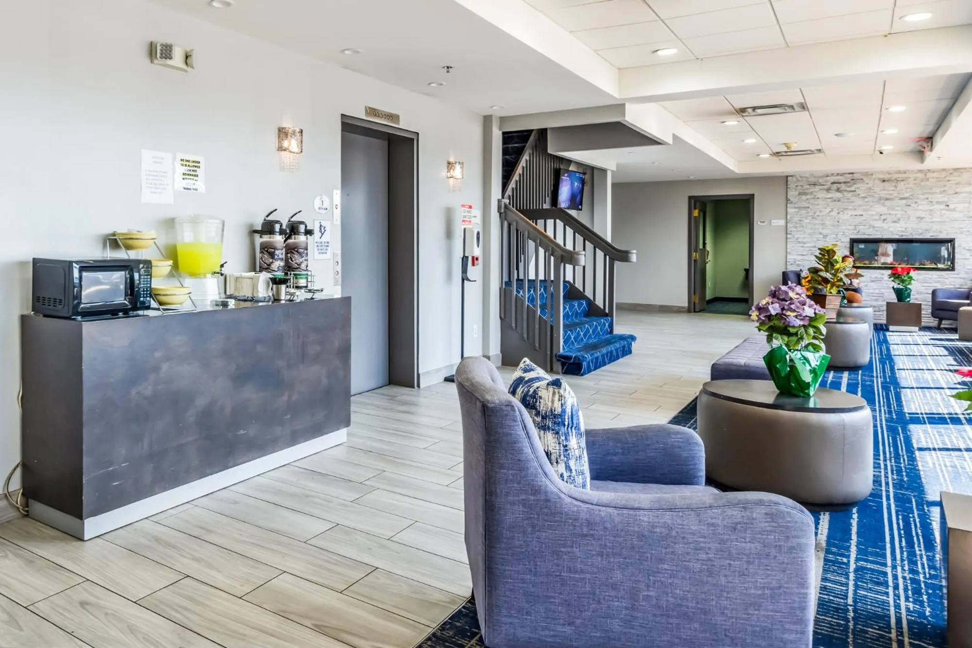 Breakfast in Quality Inn Roseville-Detroit North