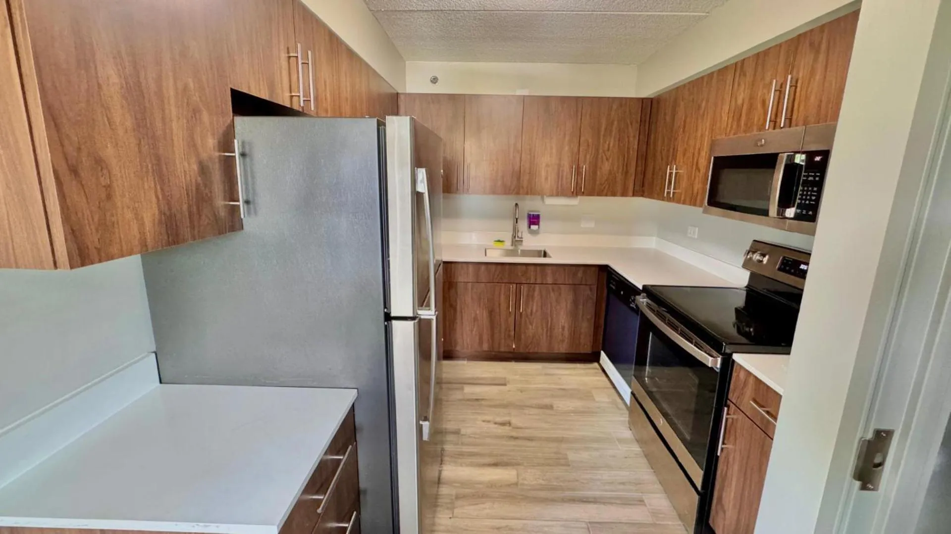 Kitchen or kitchenette in Sleep Inn Oakbrook Terrace - Chicago