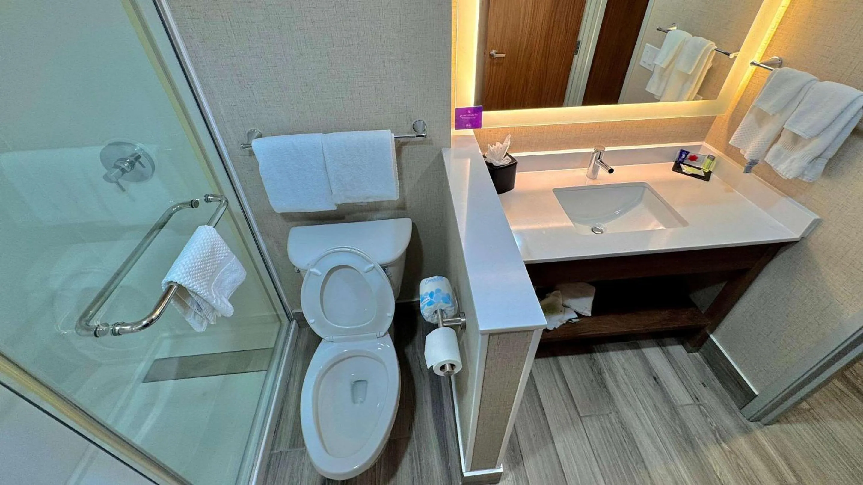 Bedroom in Sleep Inn Oakbrook Terrace - Chicago