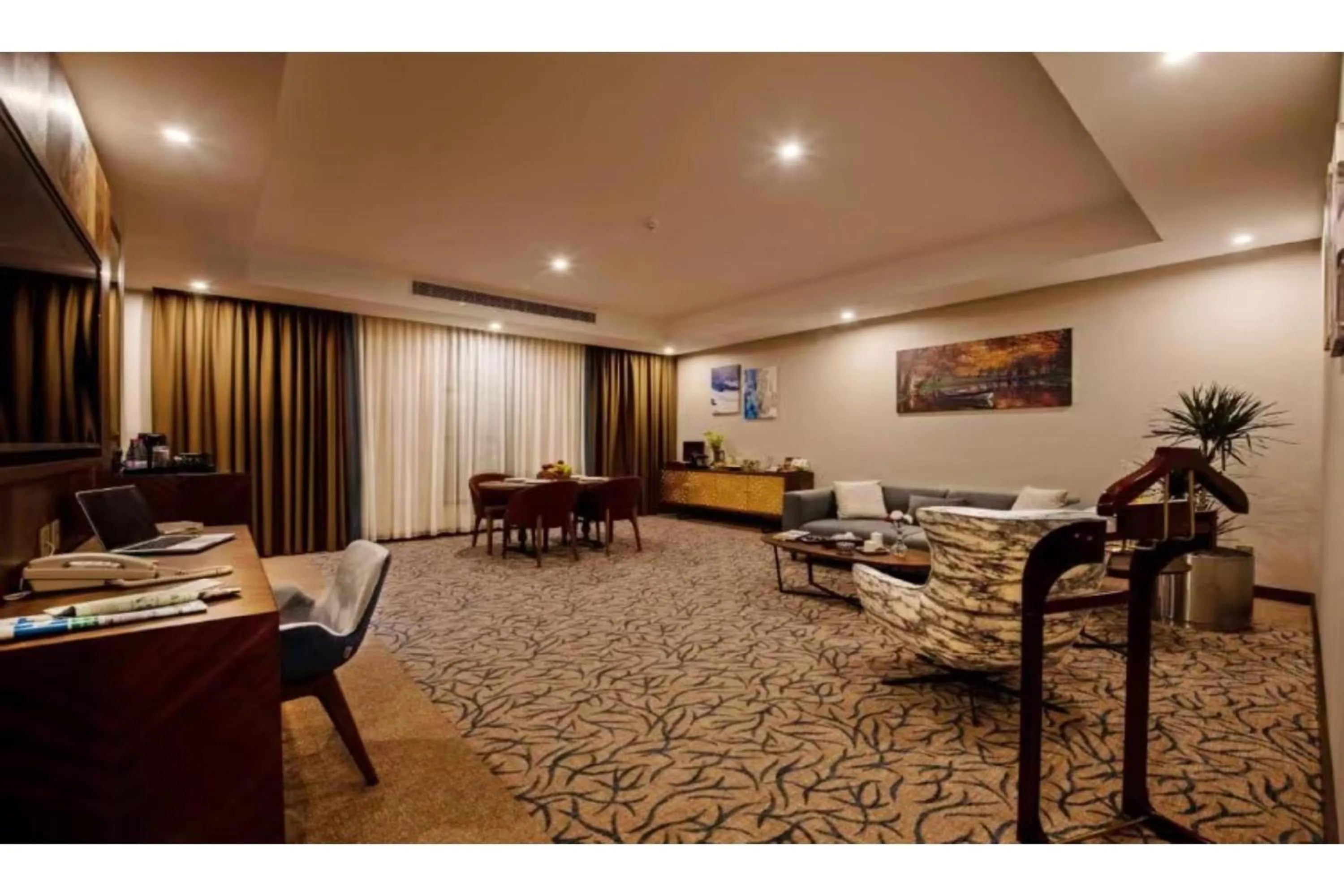 Photo of the whole room in Sunday Emerald Hotel