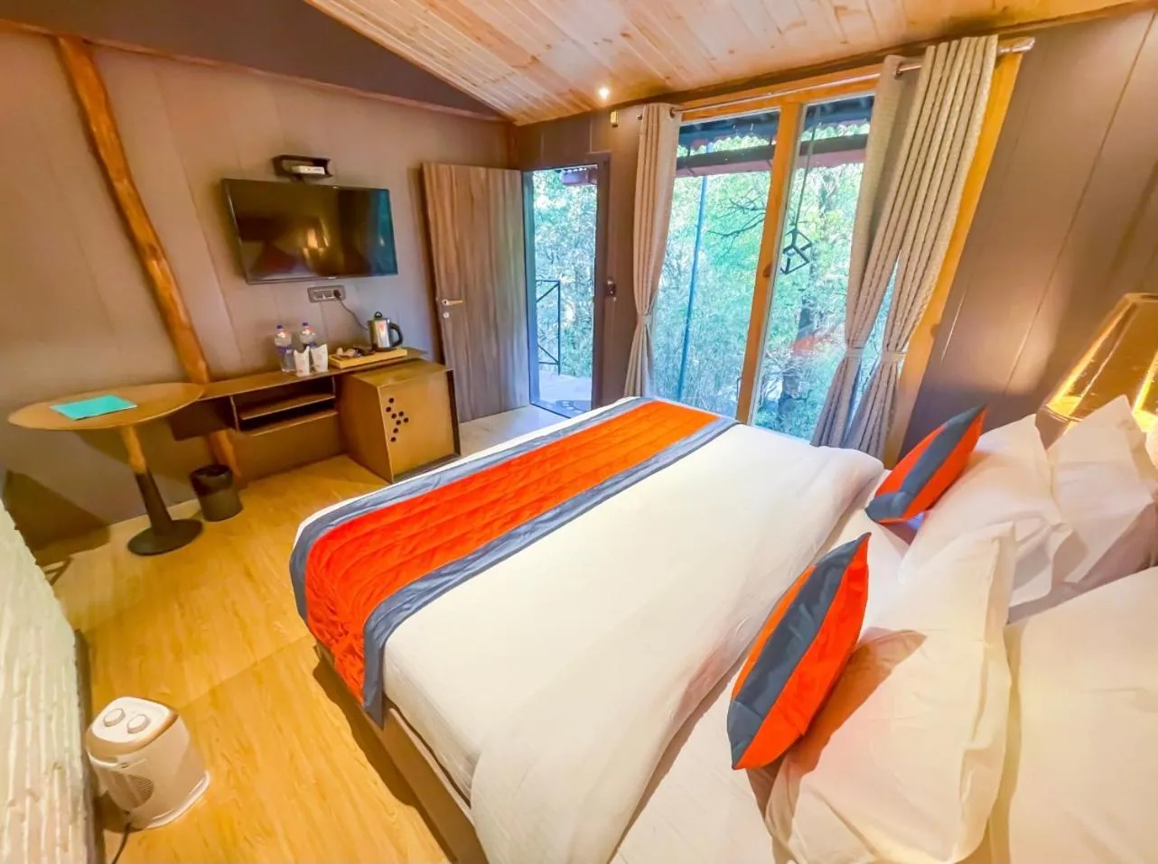 Bed in Ayar Jungle Resort