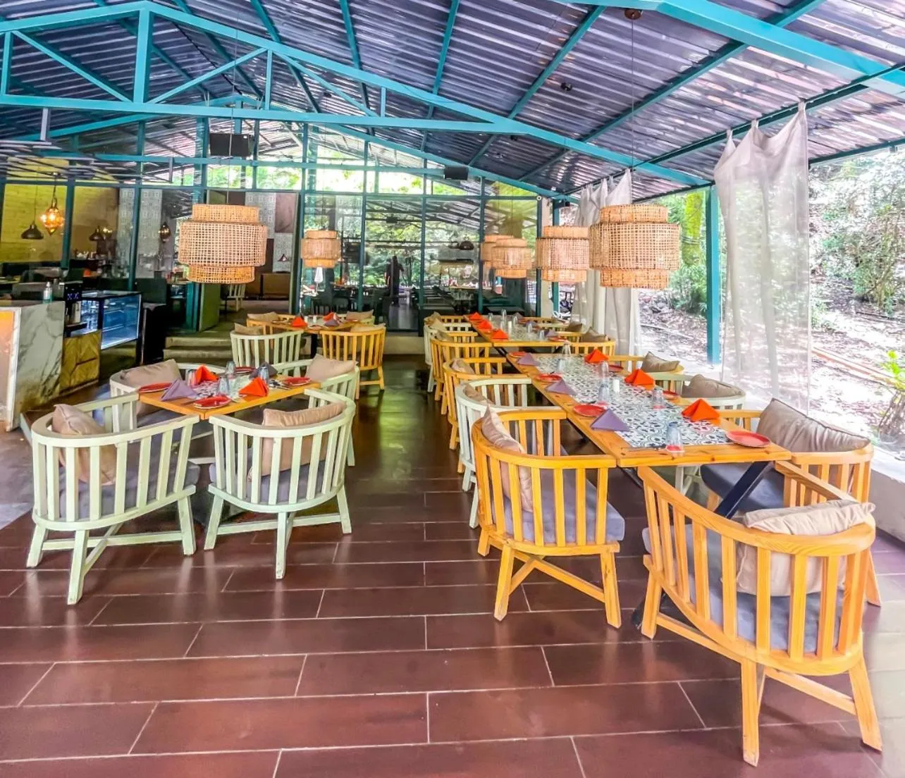 Restaurant/places to eat in Ayar Jungle Resort