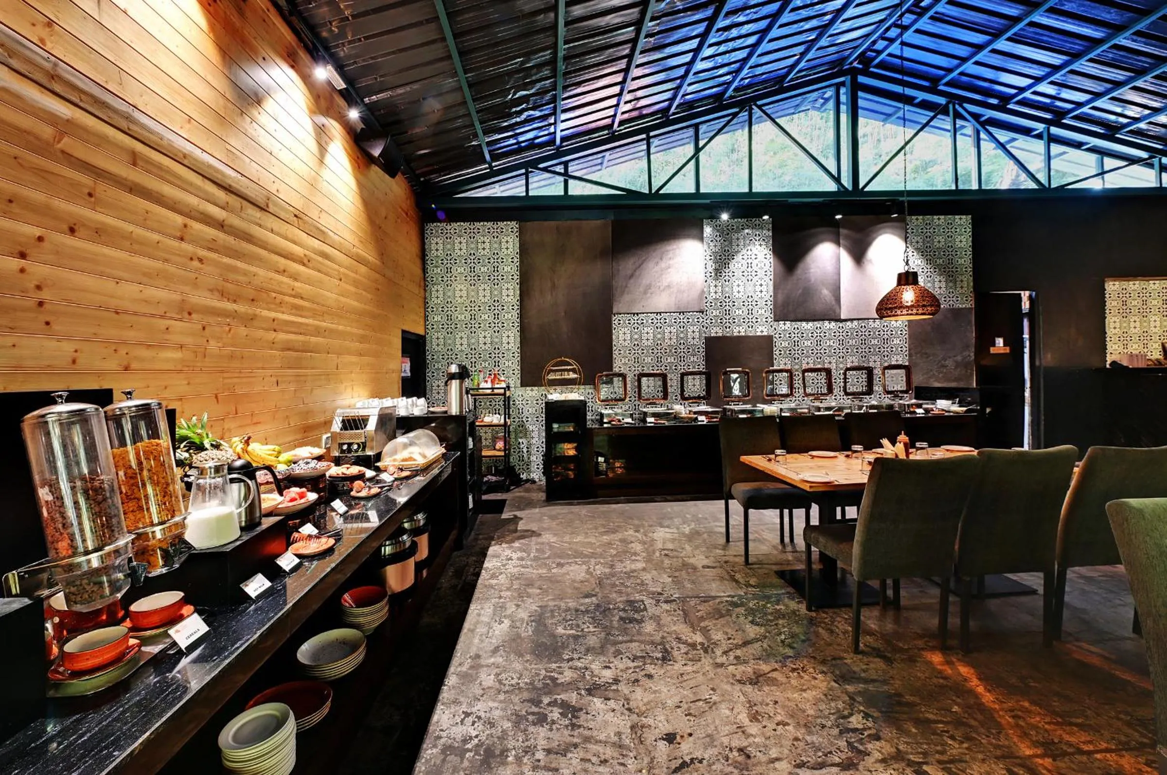 Restaurant/places to eat in Ayar Jungle Resort