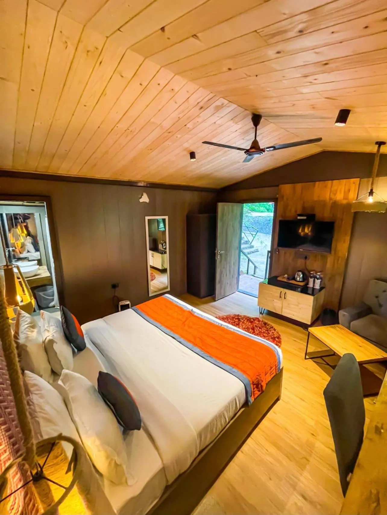 Photo of the whole room, Bed in Ayar Jungle Resort