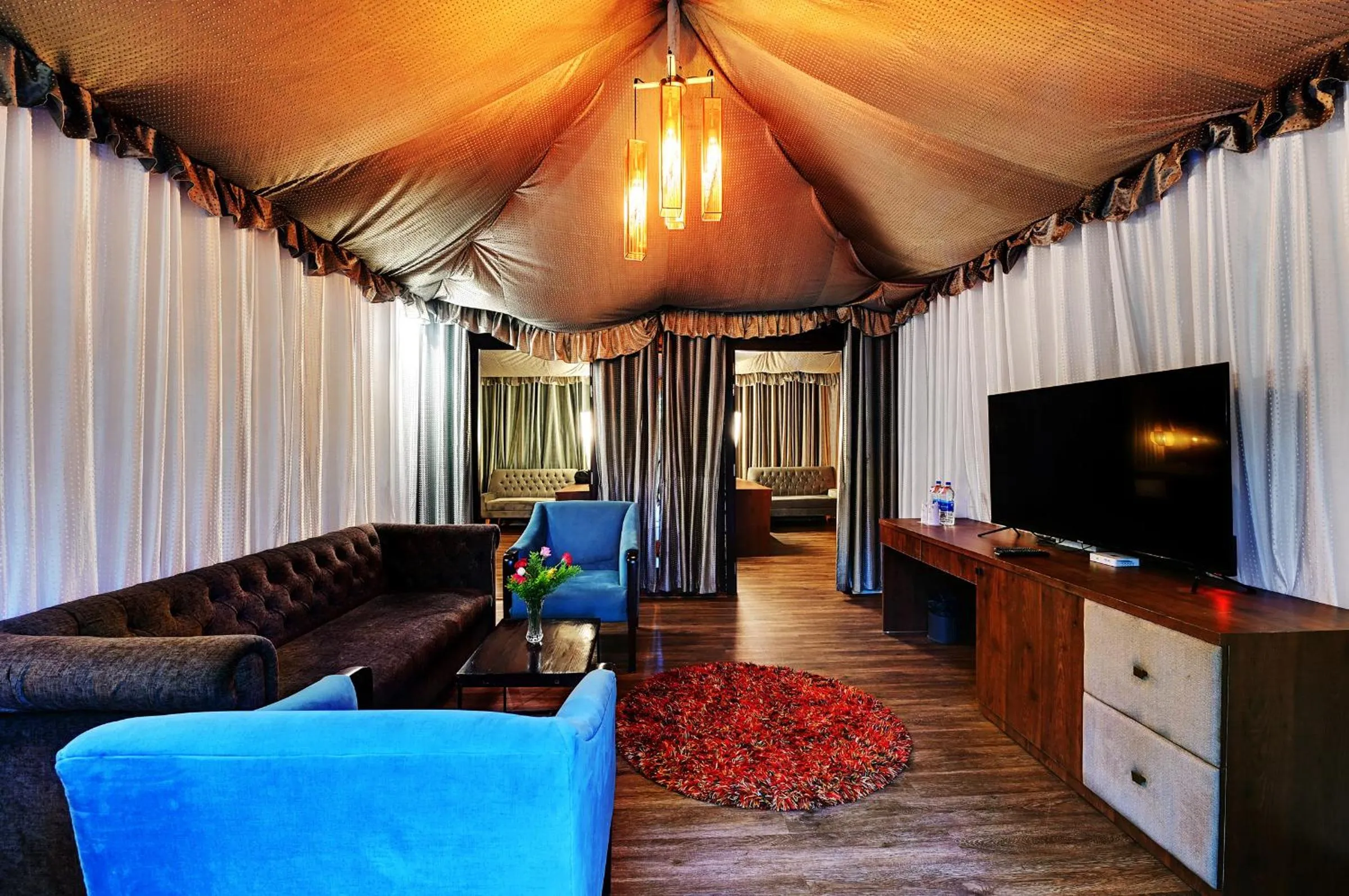 Communal lounge/ TV room in Ayar Jungle Resort