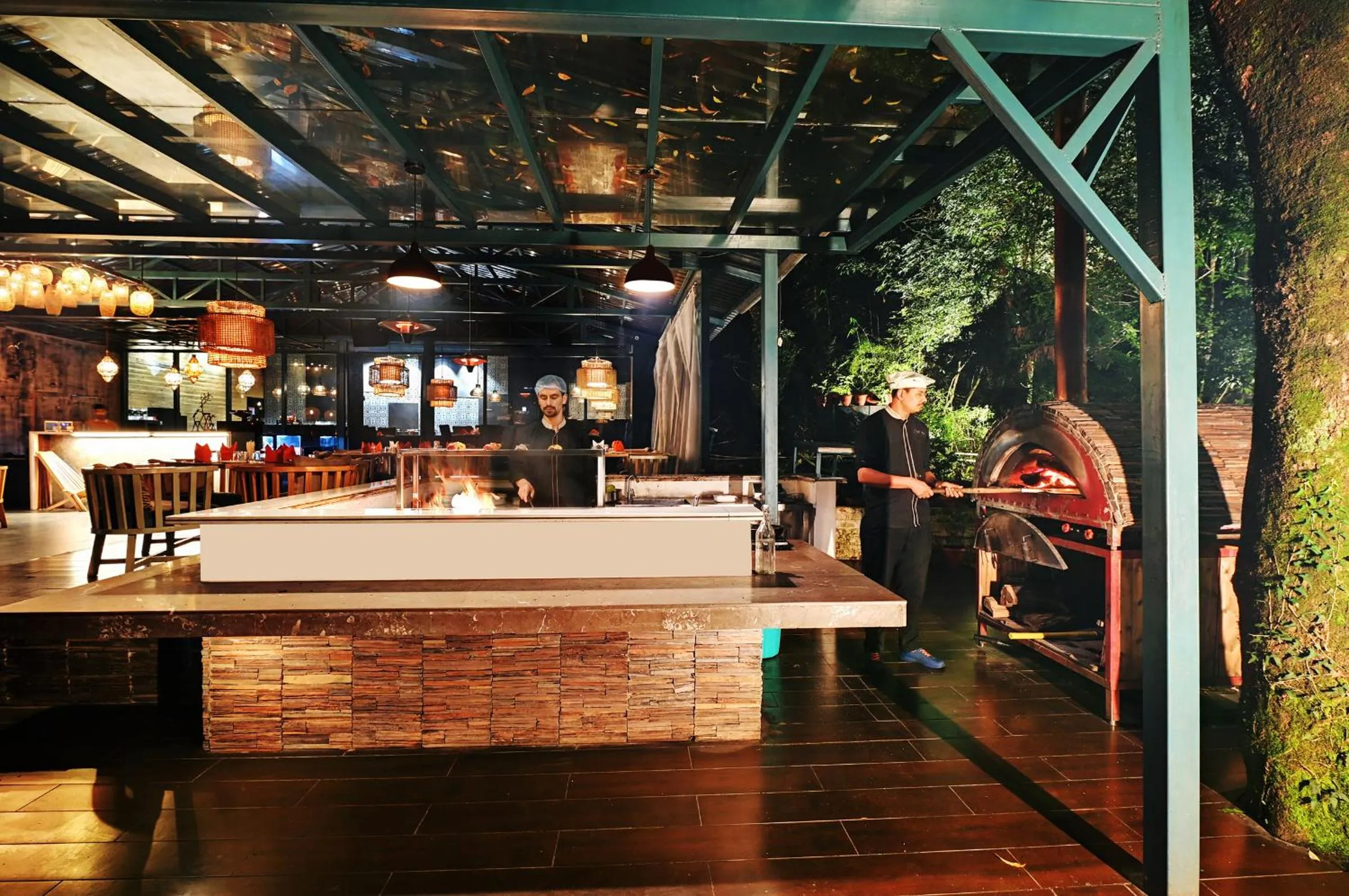 Food and drinks in Ayar Jungle Resort