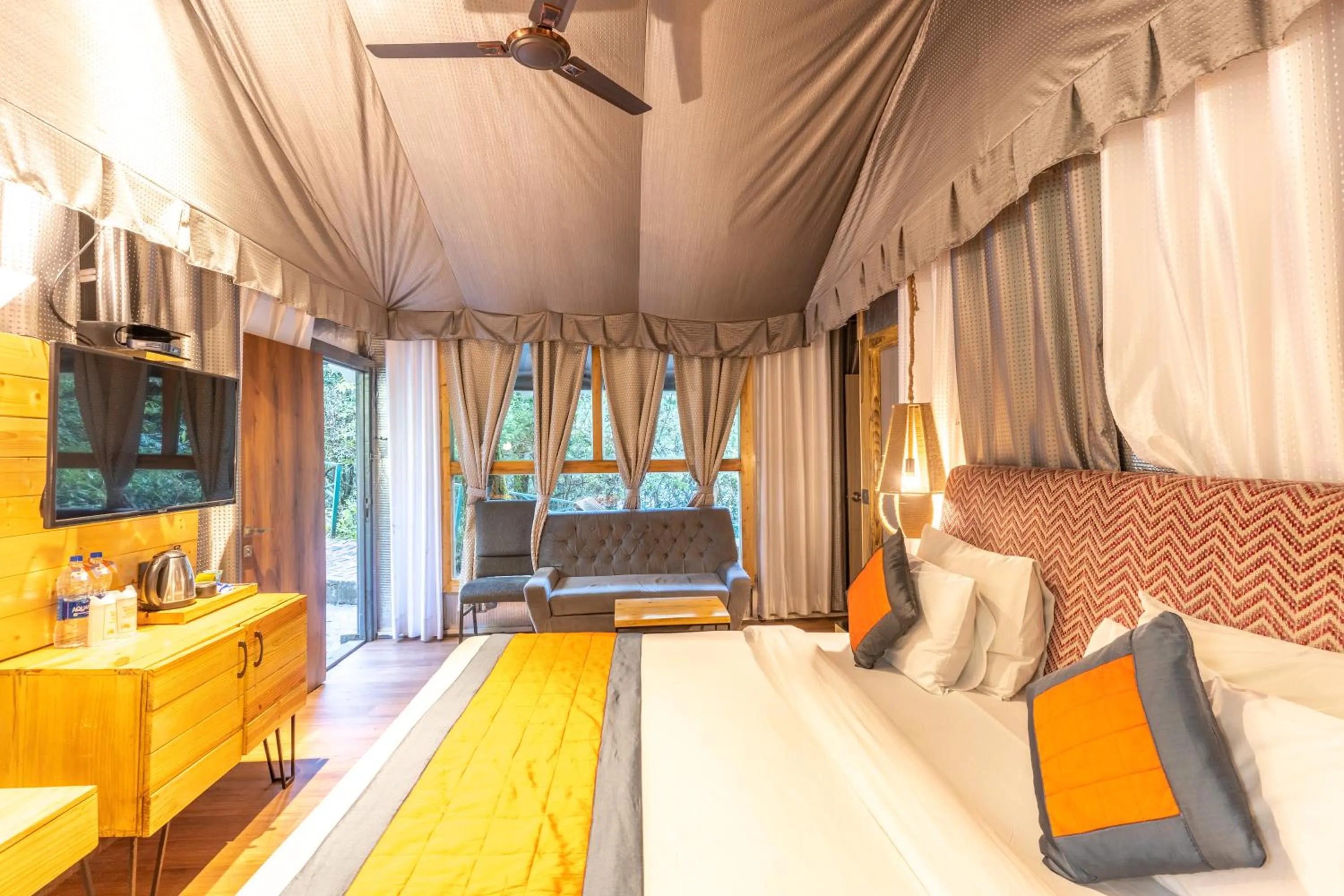 Bed in Ayar Jungle Resort