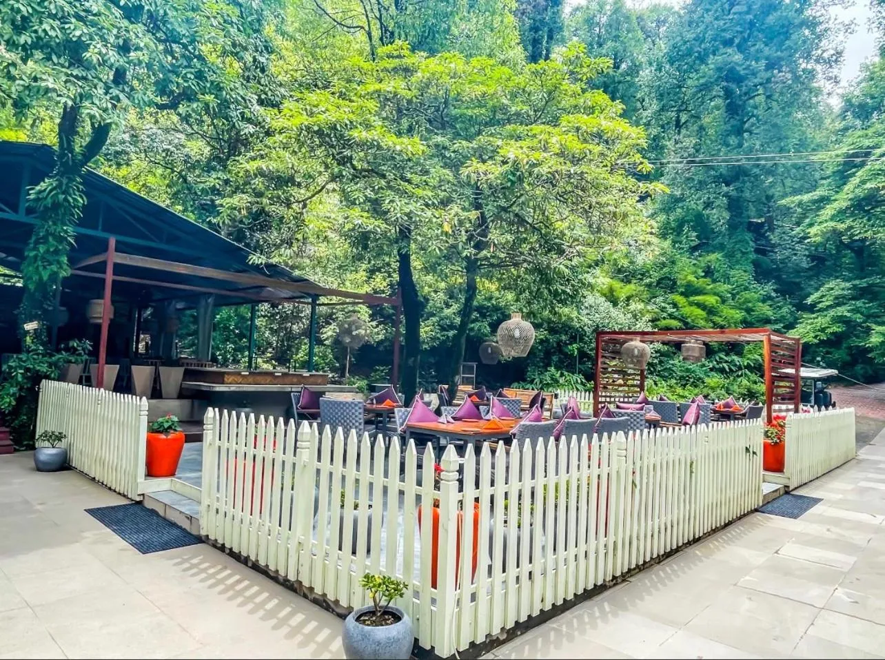 Restaurant/places to eat in Ayar Jungle Resort