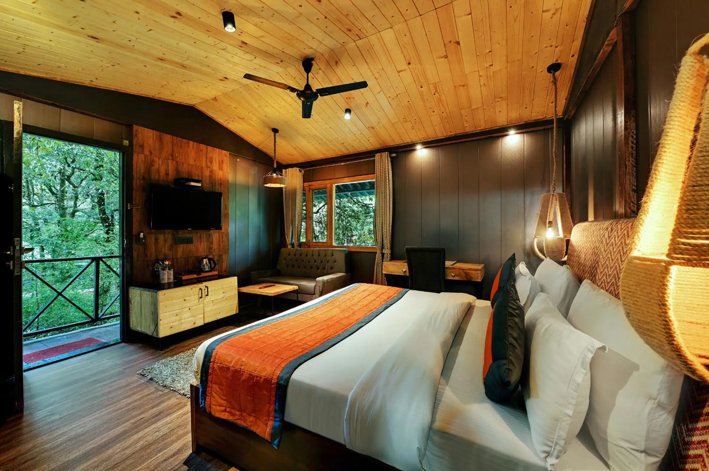 Bed in Ayar Jungle Resort
