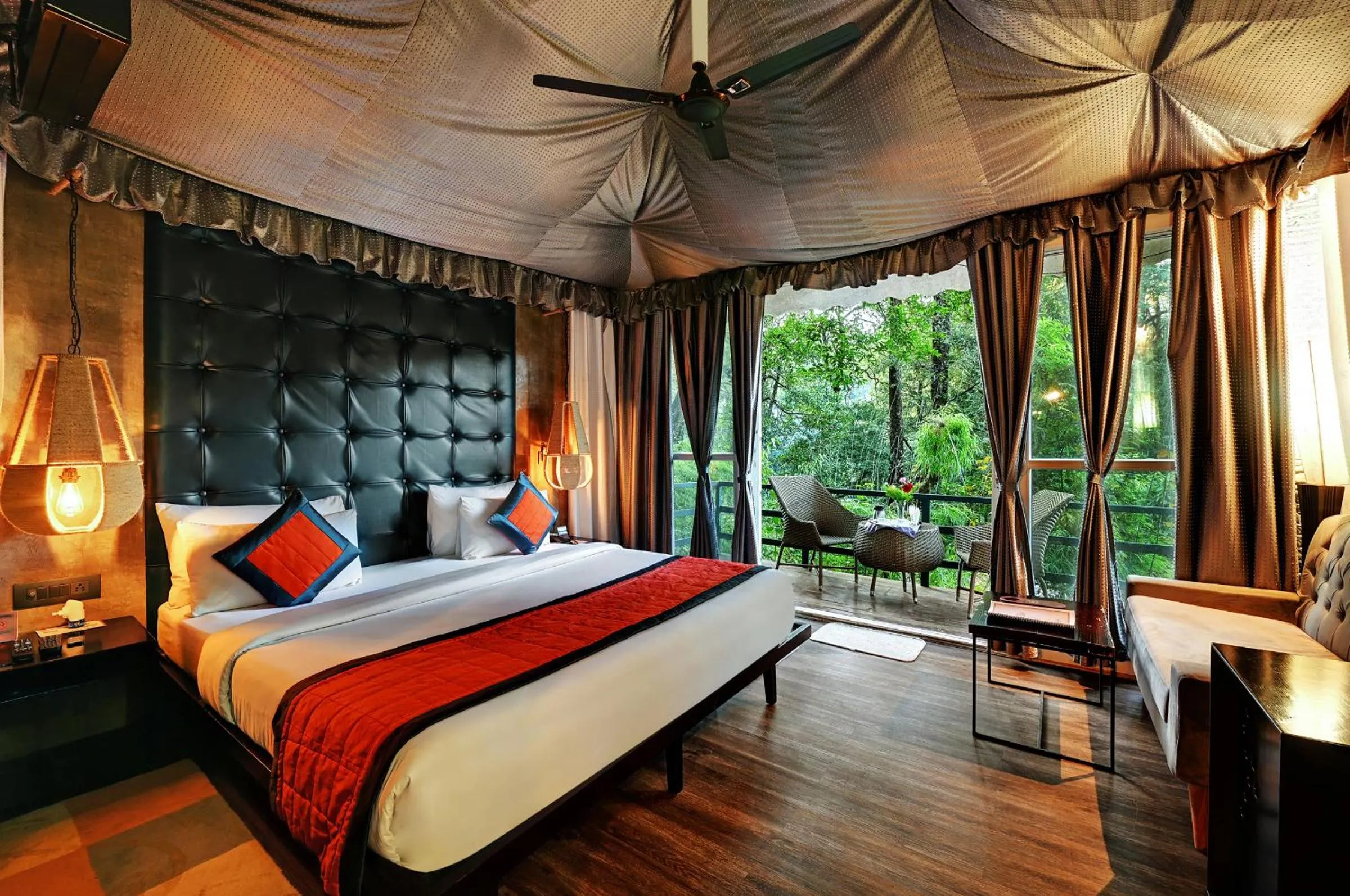 Bed in Ayar Jungle Resort