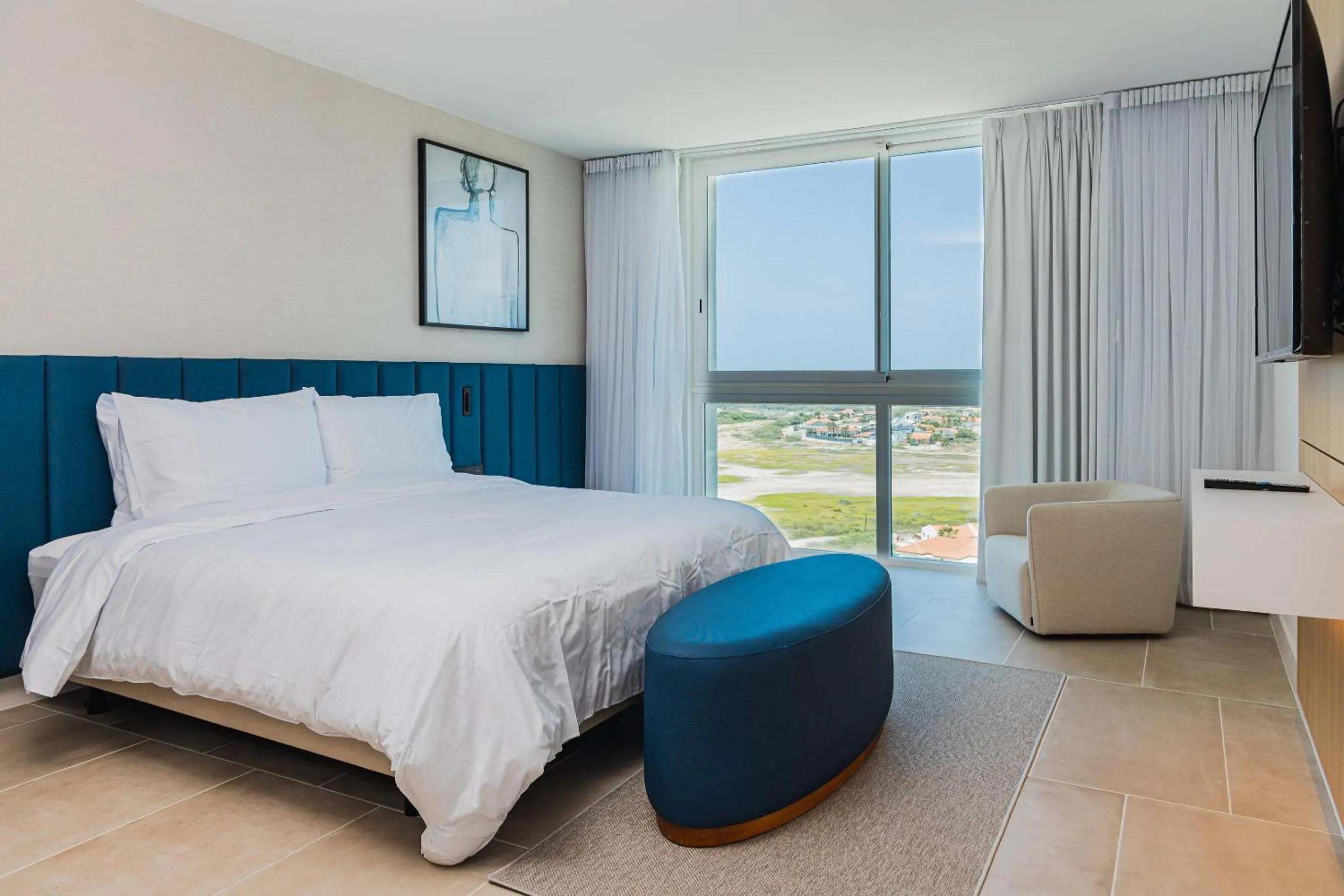 Bedroom, Bed in Radisson Blu Aruba