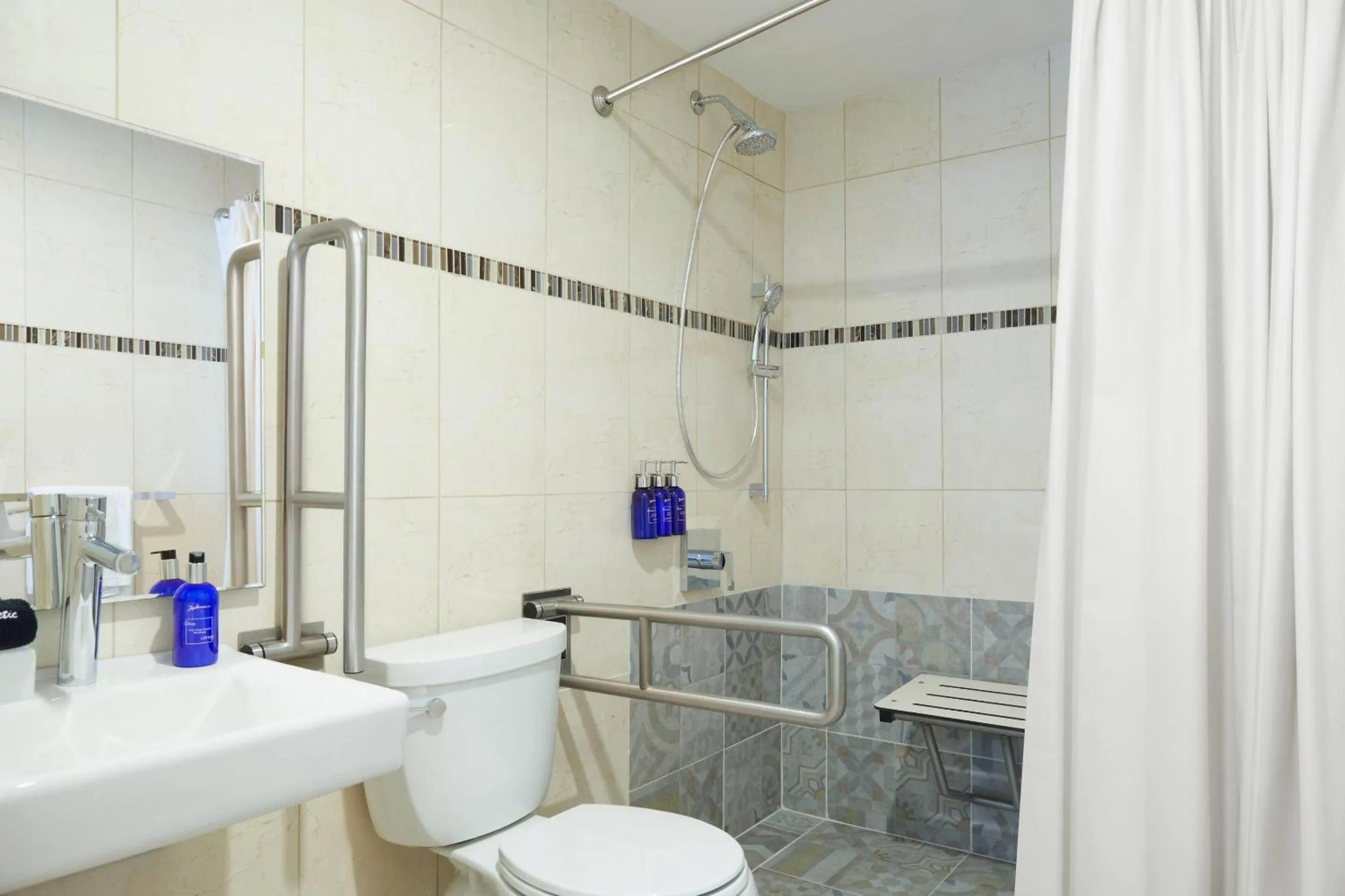 Bedroom in Radisson Blu Aruba