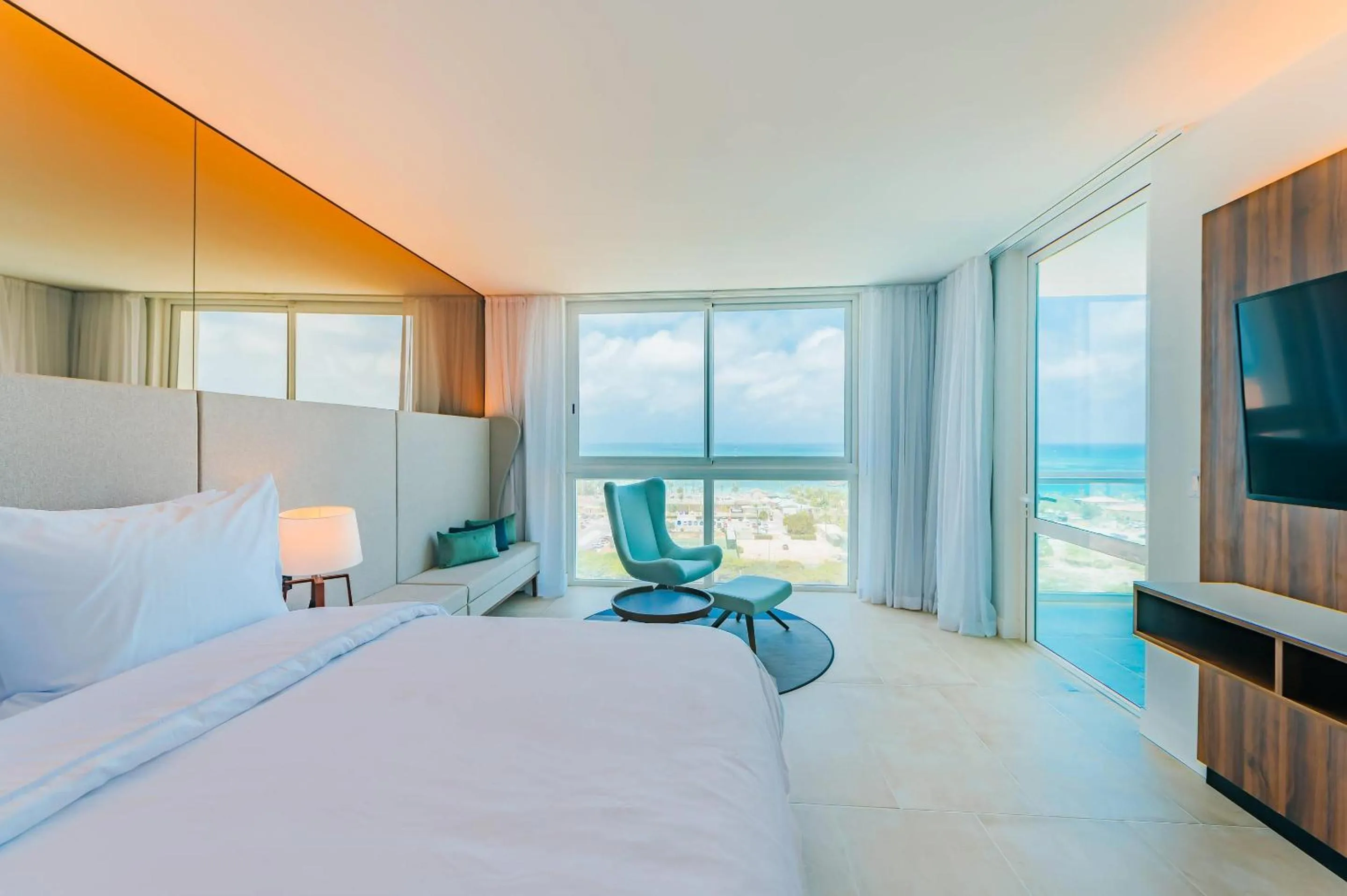 Bedroom, Bed in Radisson Blu Aruba