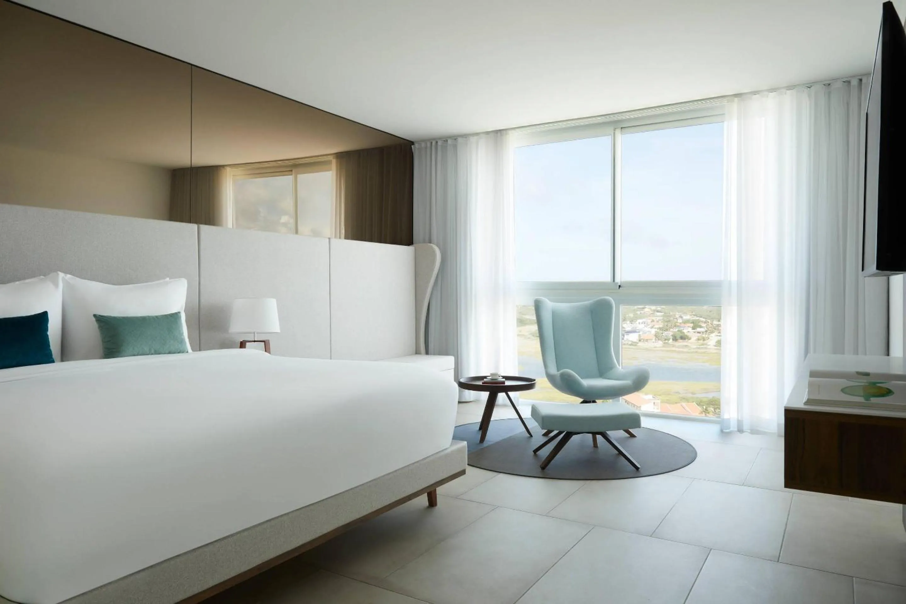 Bedroom, Bed in Radisson Blu Aruba