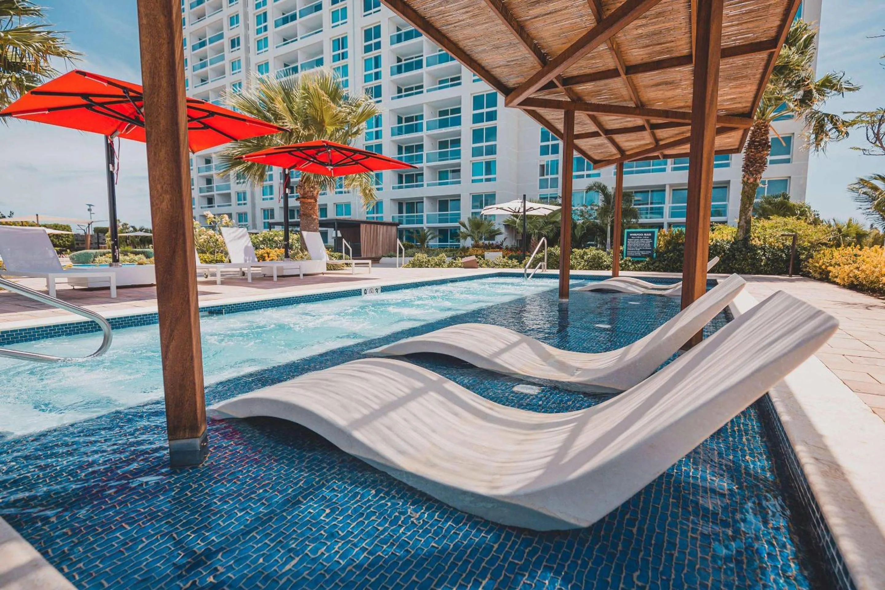 Swimming pool in Radisson Blu Aruba