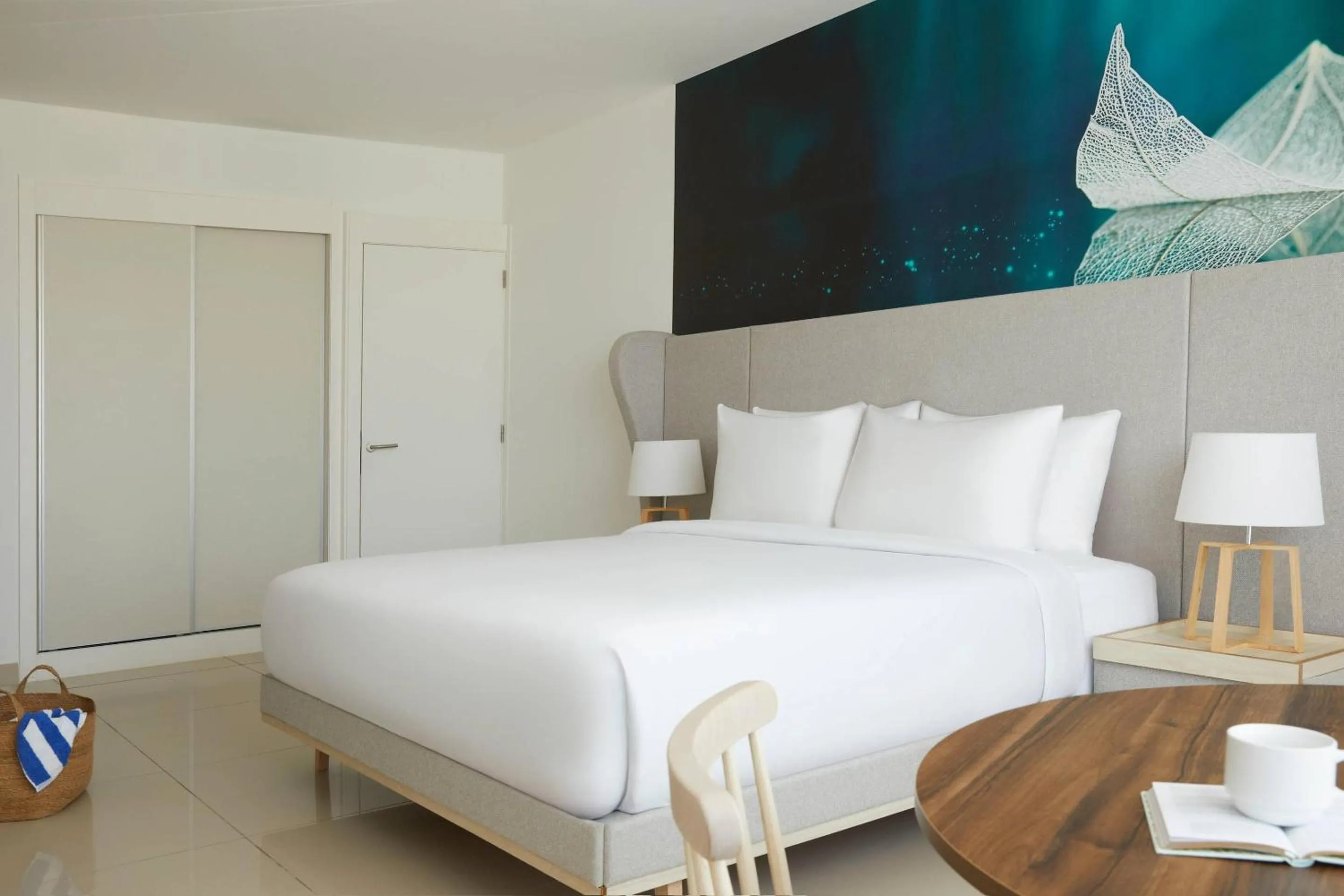 Bedroom, Bed in Radisson Blu Aruba