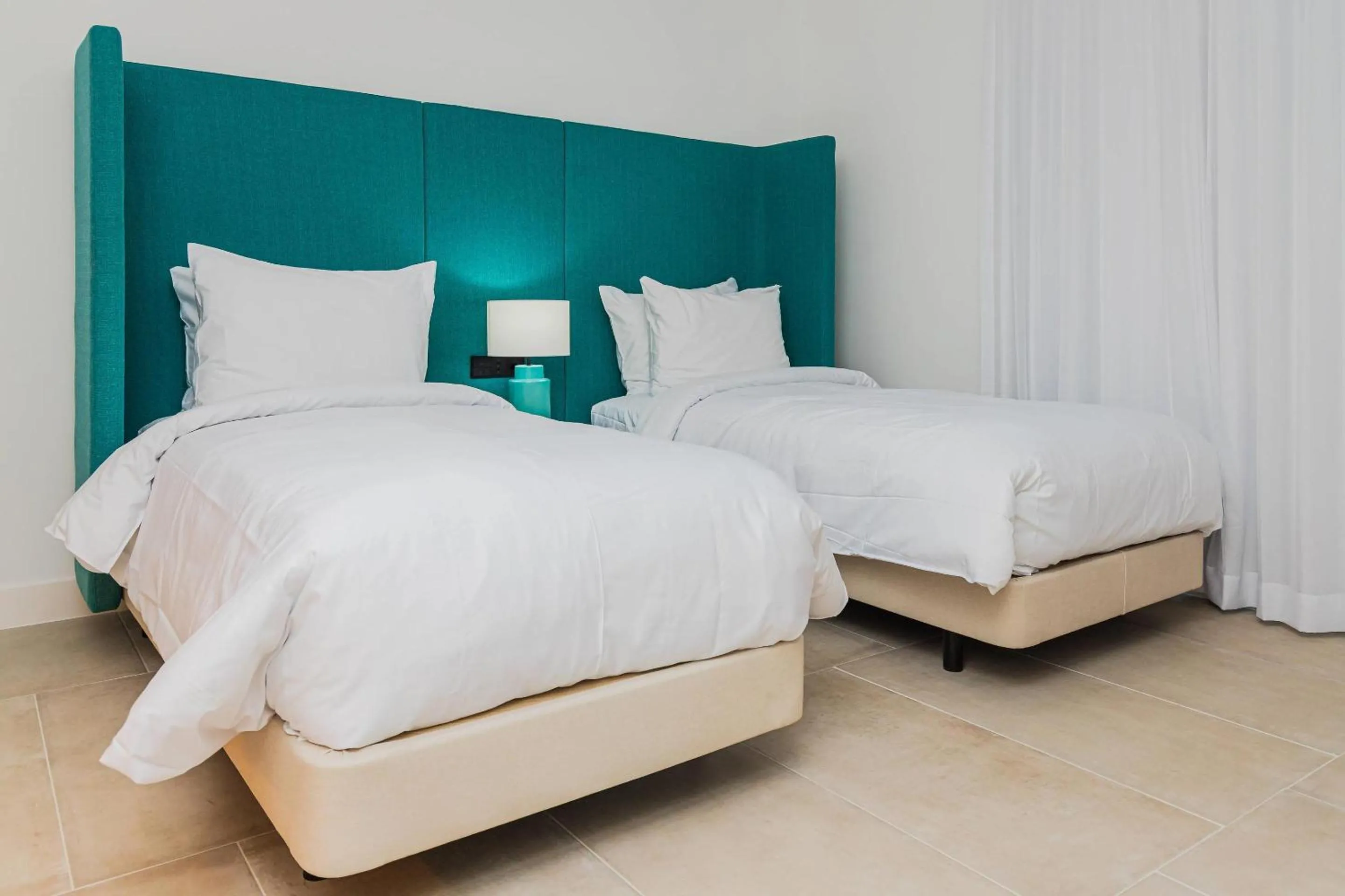 Bedroom, Bed in Radisson Blu Aruba