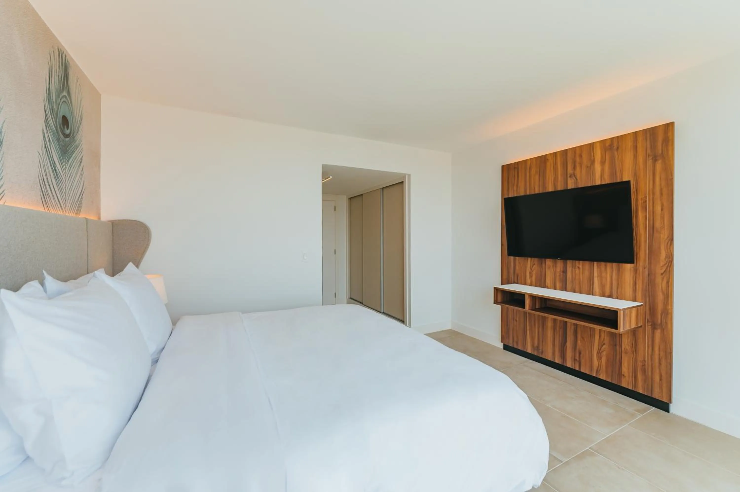 Bedroom, Bed in Radisson Blu Aruba